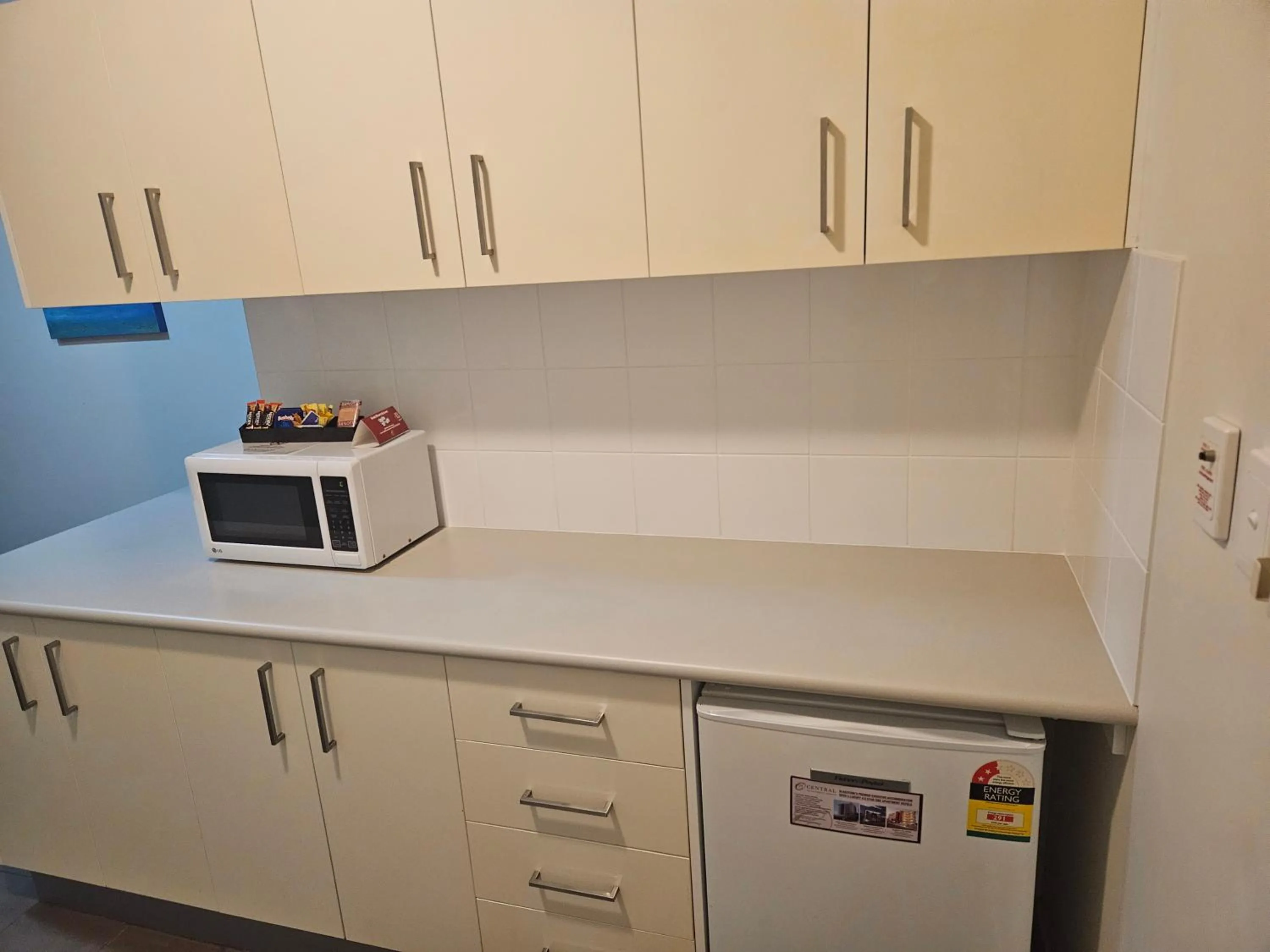 Kitchen or kitchenette in Gladstone City Central Apartment Hotel Official