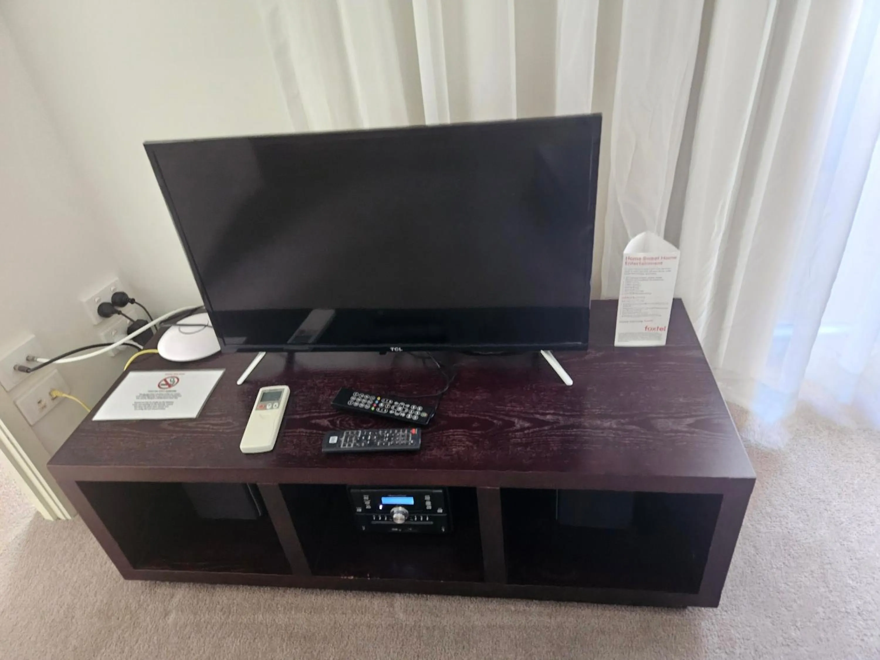 TV and multimedia in Gladstone City Central Apartment Hotel Official