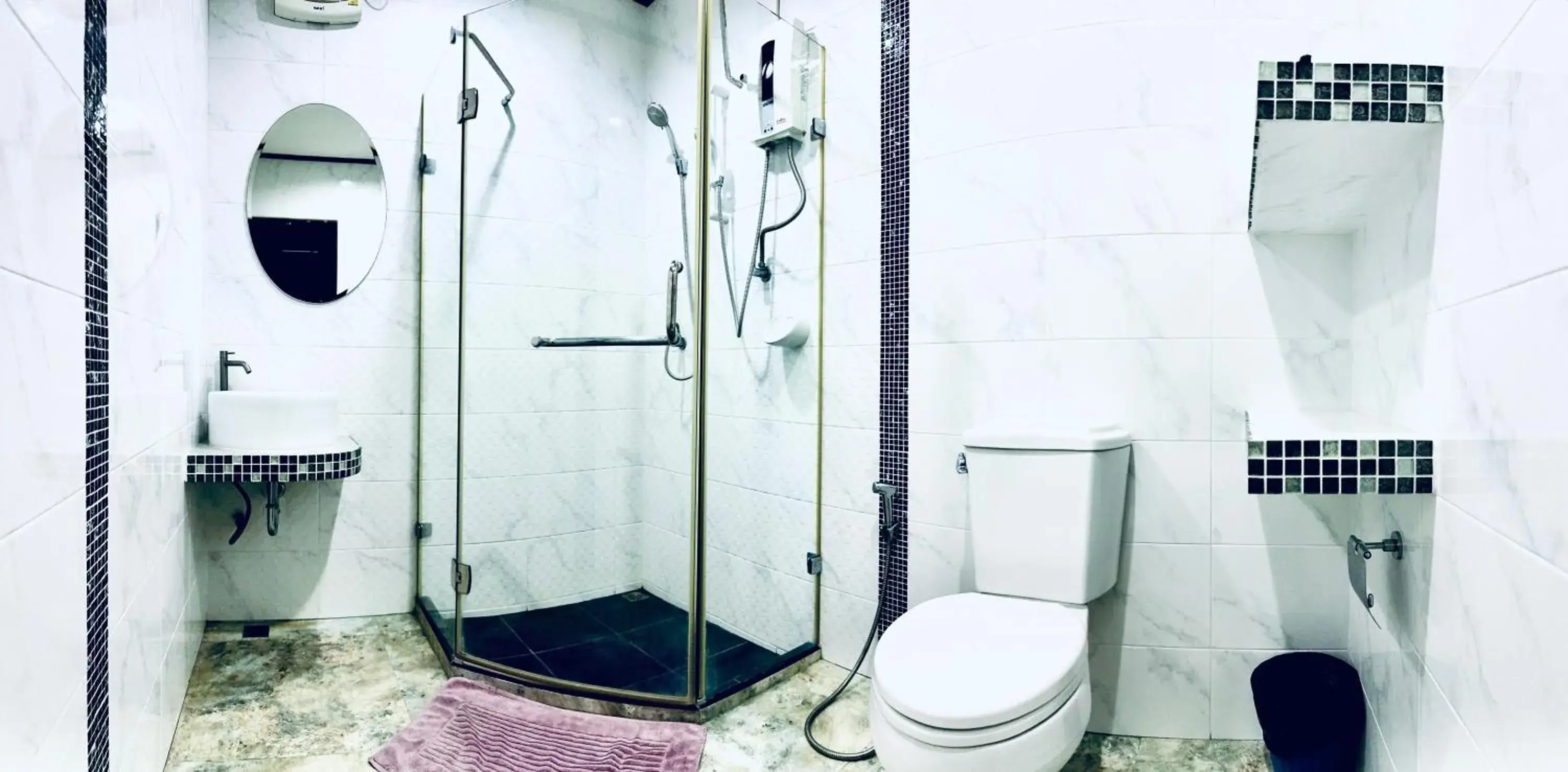 King Room with Balcony in EZ House King Room with Balcony in EZ House