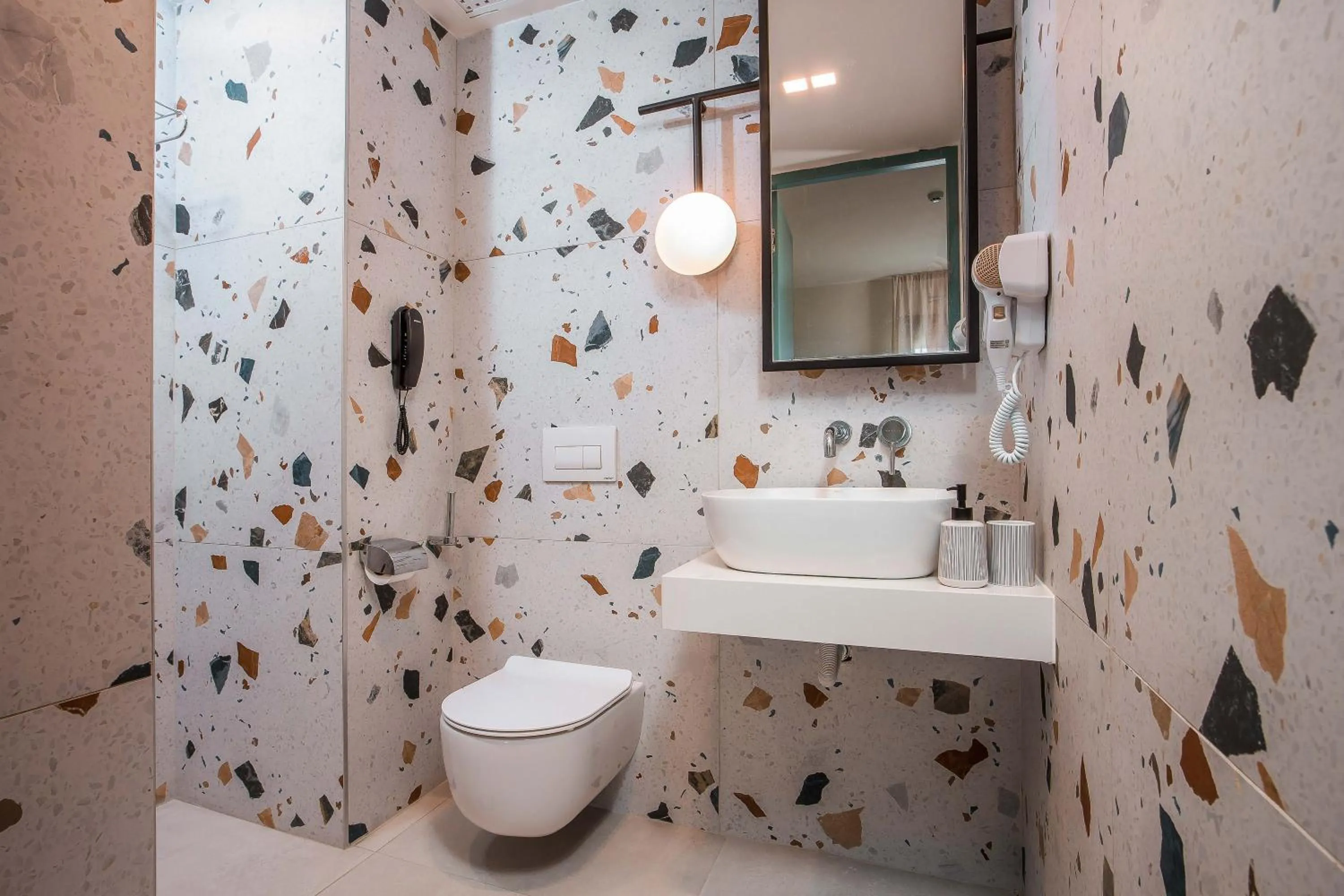 Bathroom in Mazoren Art Hotel