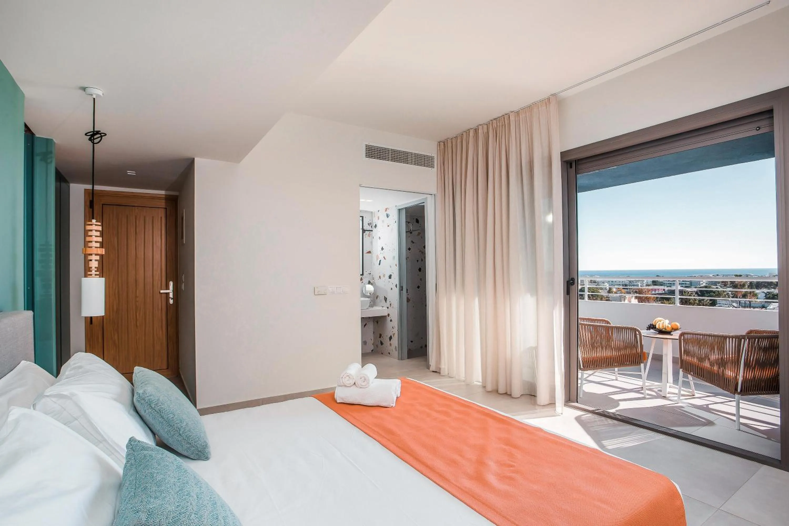 Bed in Mazoren Art Hotel