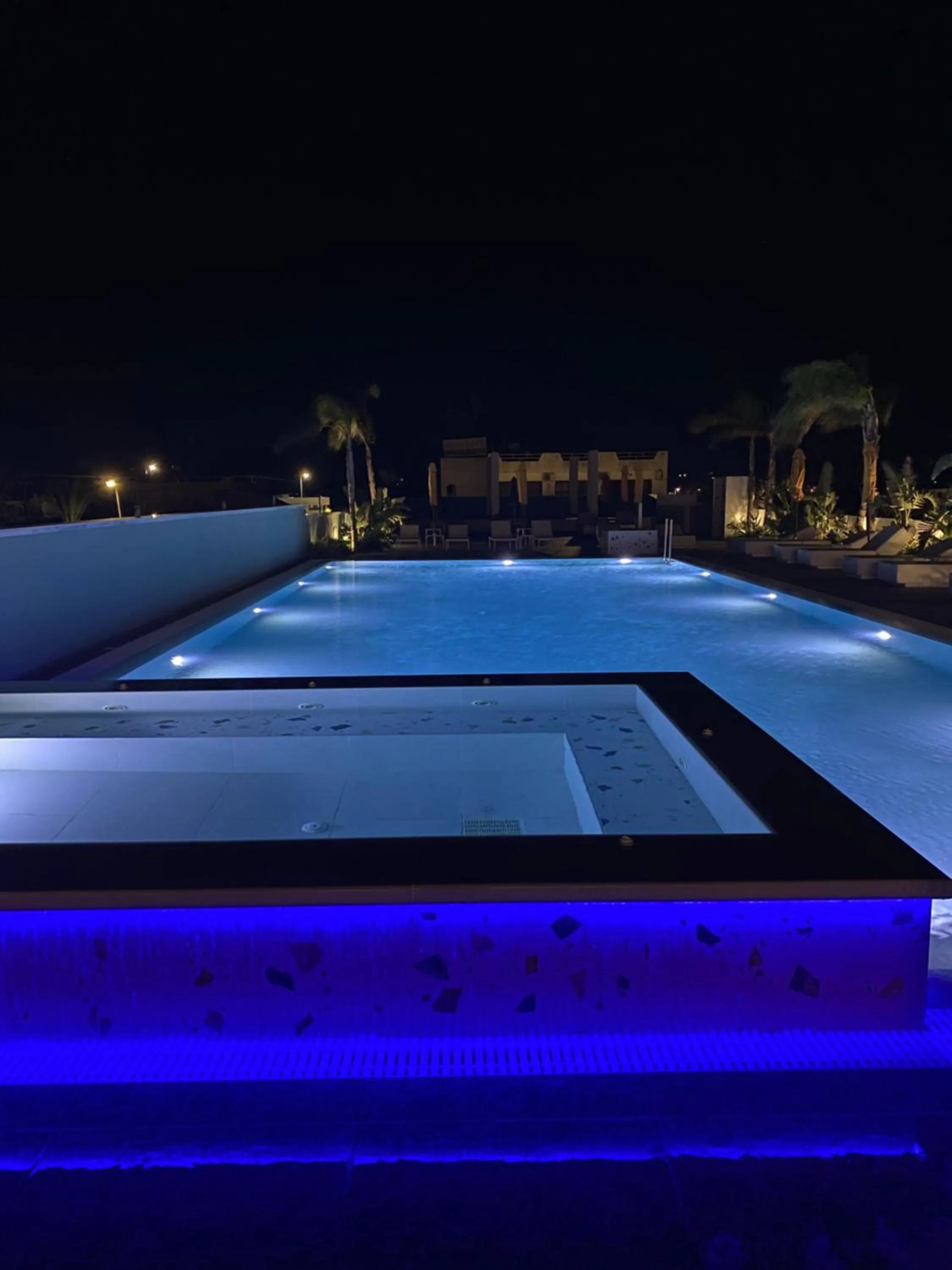 Swimming pool in Mazoren Art Hotel