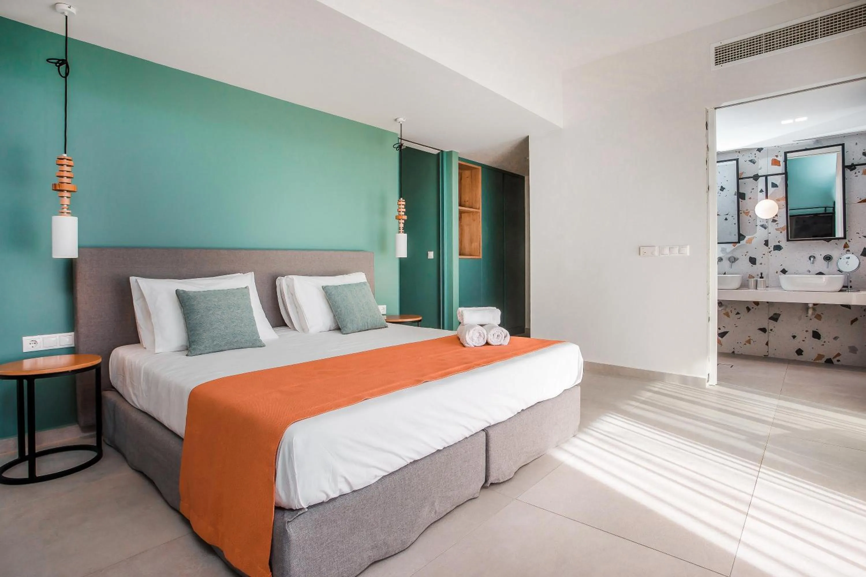 Bed in Mazoren Art Hotel