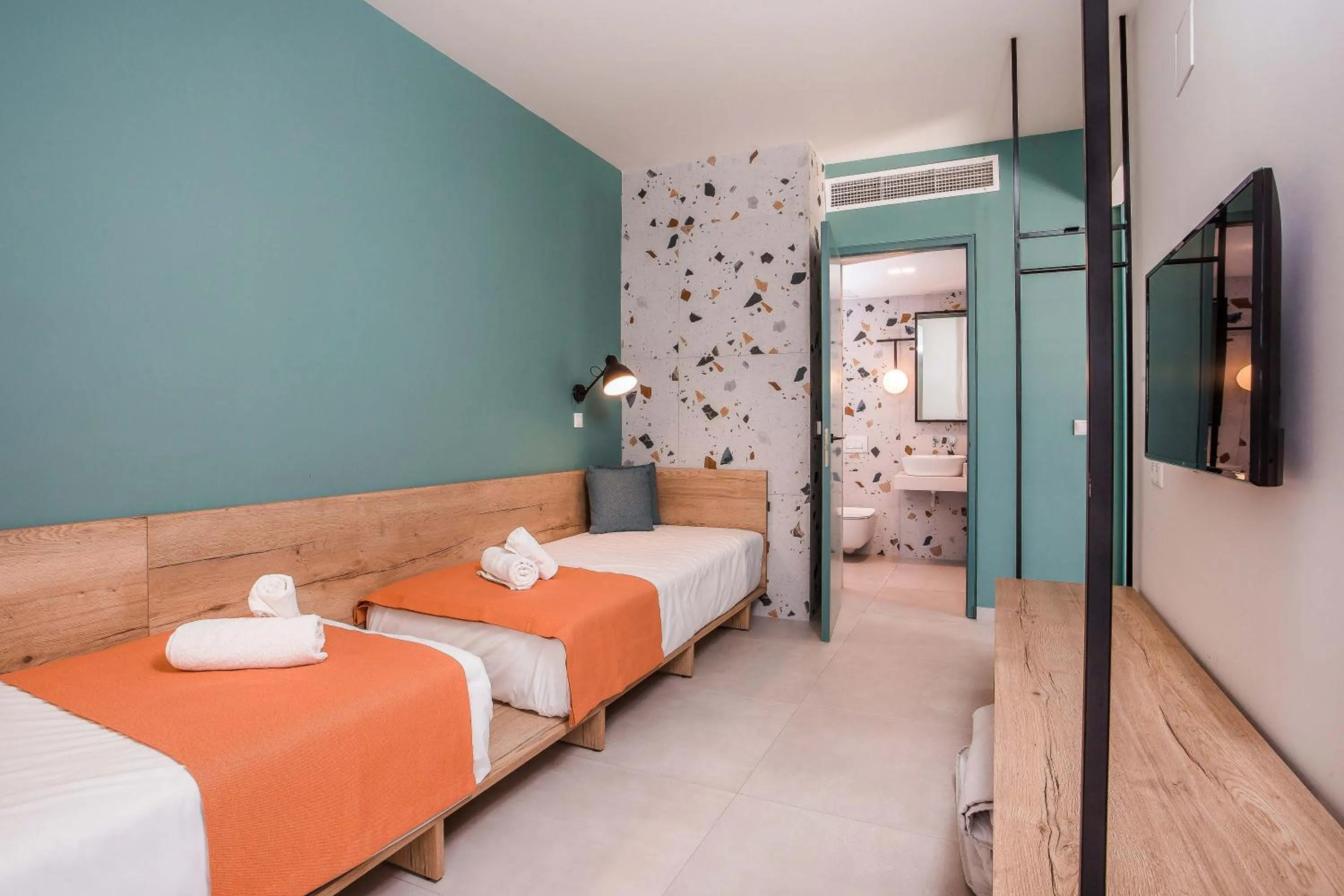 Bed in Mazoren Art Hotel