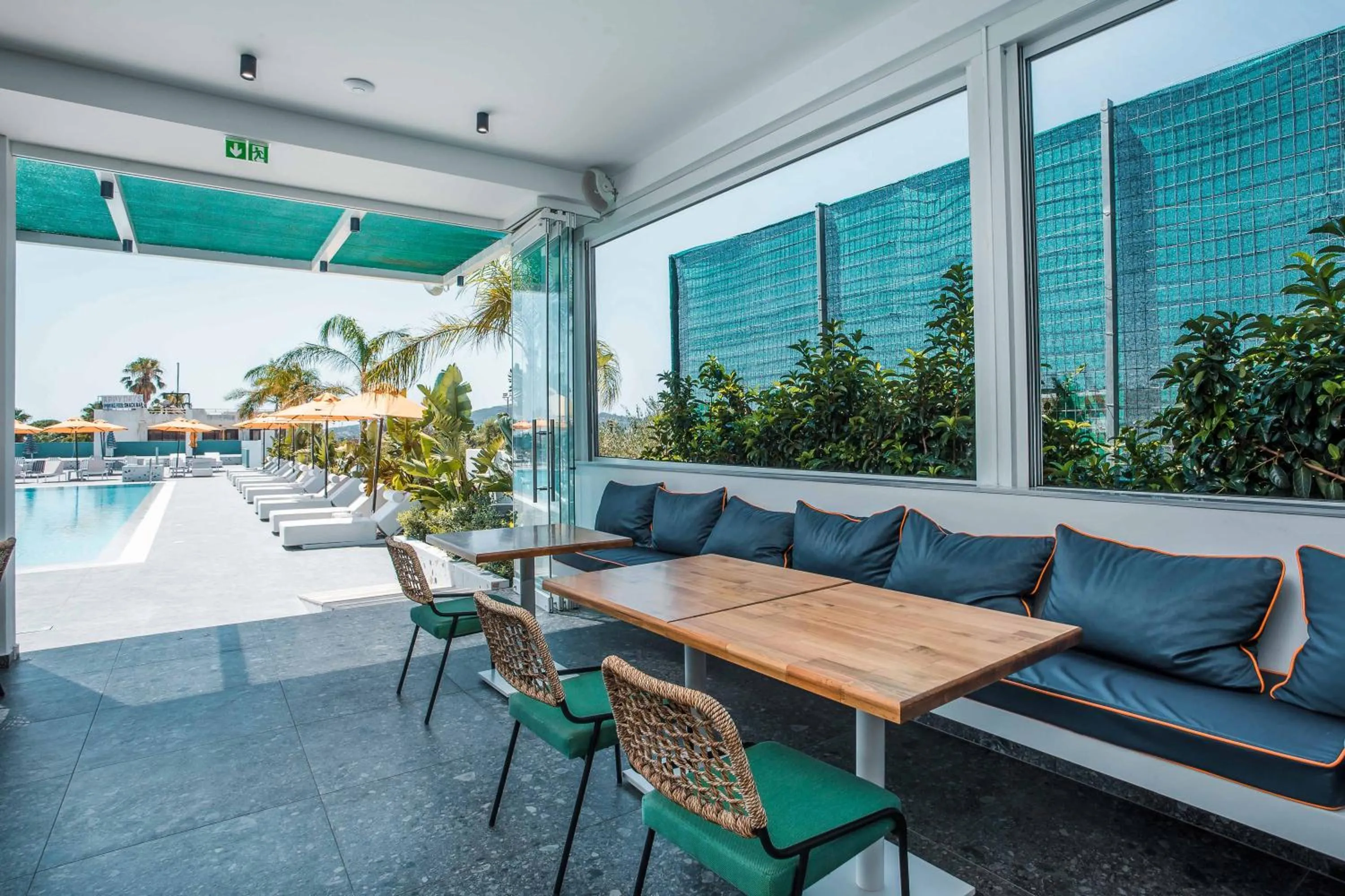 Restaurant/places to eat in Mazoren Art Hotel