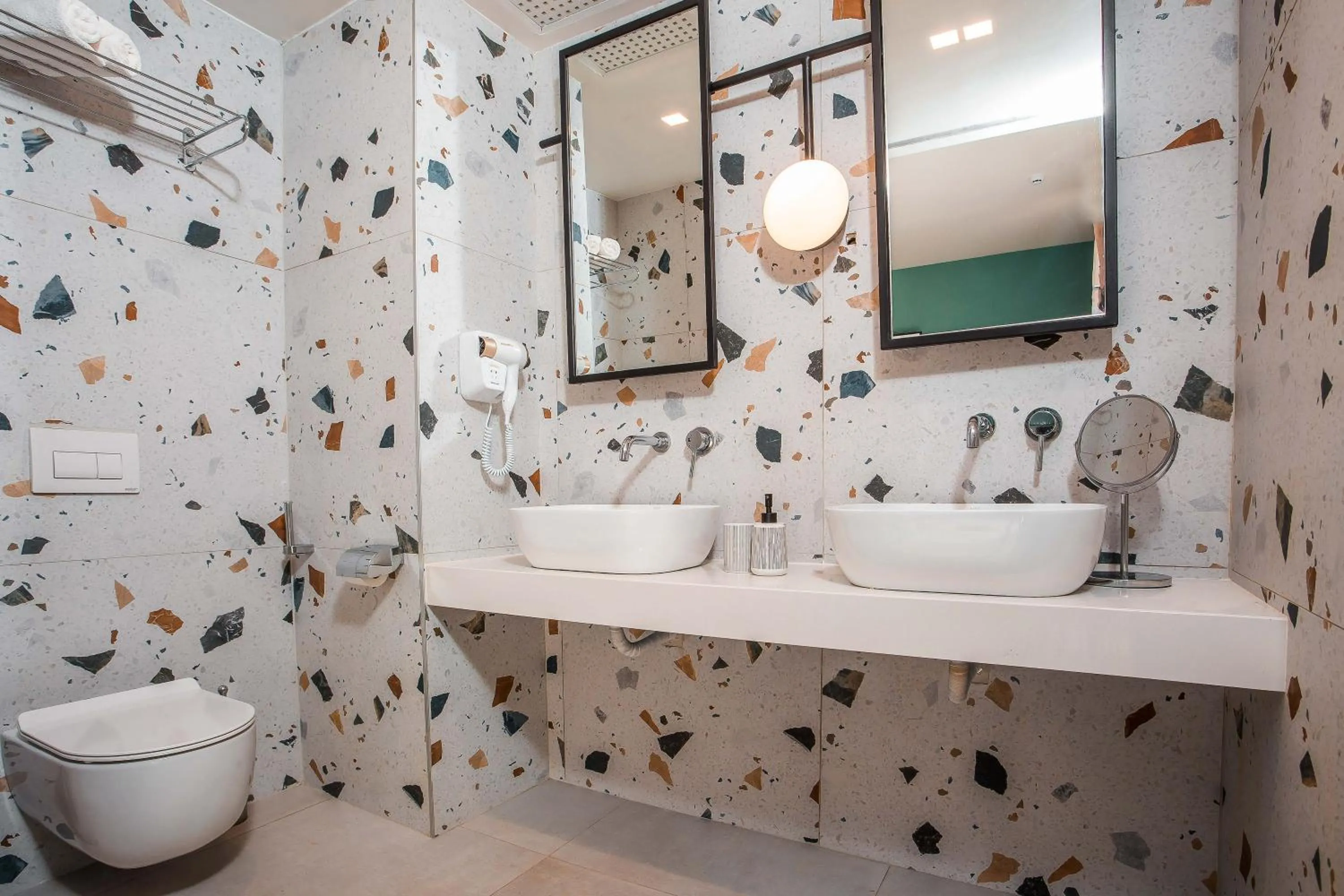 Bathroom in Mazoren Art Hotel