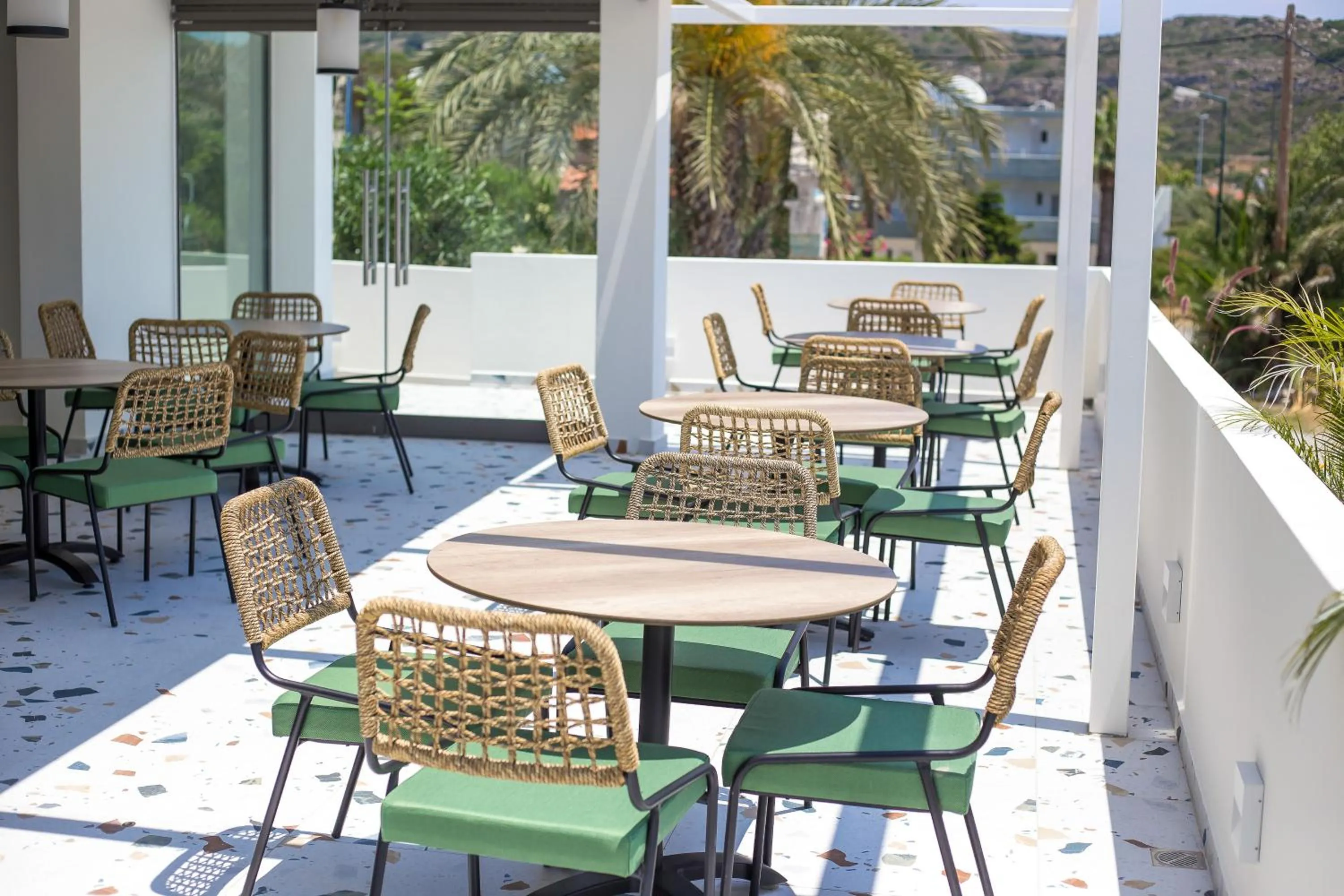 Breakfast in Mazoren Art Hotel