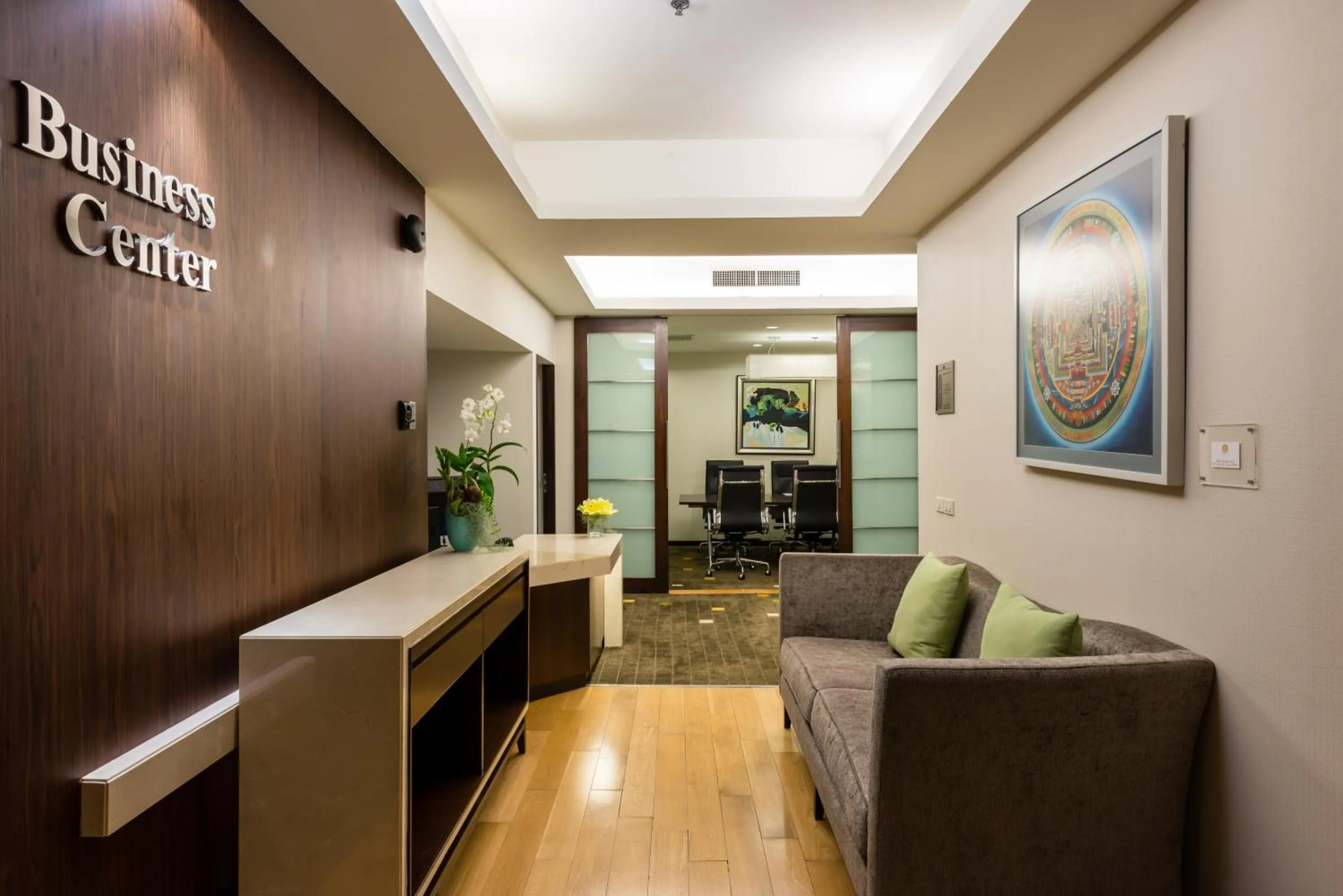 Business facilities in Emporium Suites by Chatrium