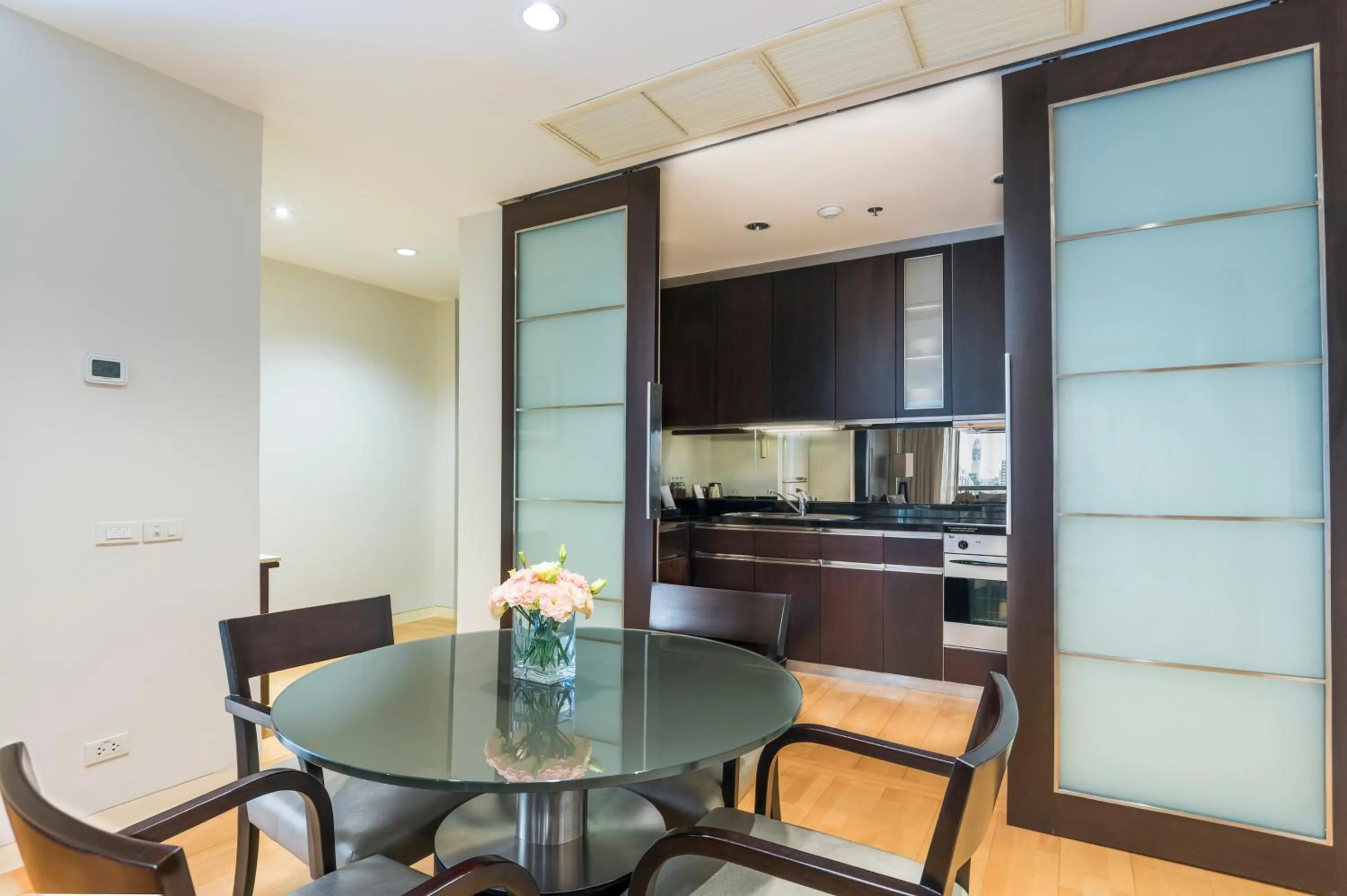 Kitchen or kitchenette in Emporium Suites by Chatrium