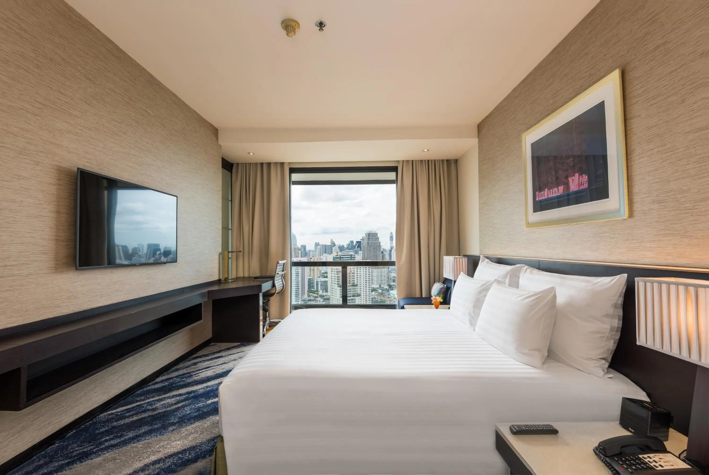 Bedroom, Bed in Emporium Suites by Chatrium