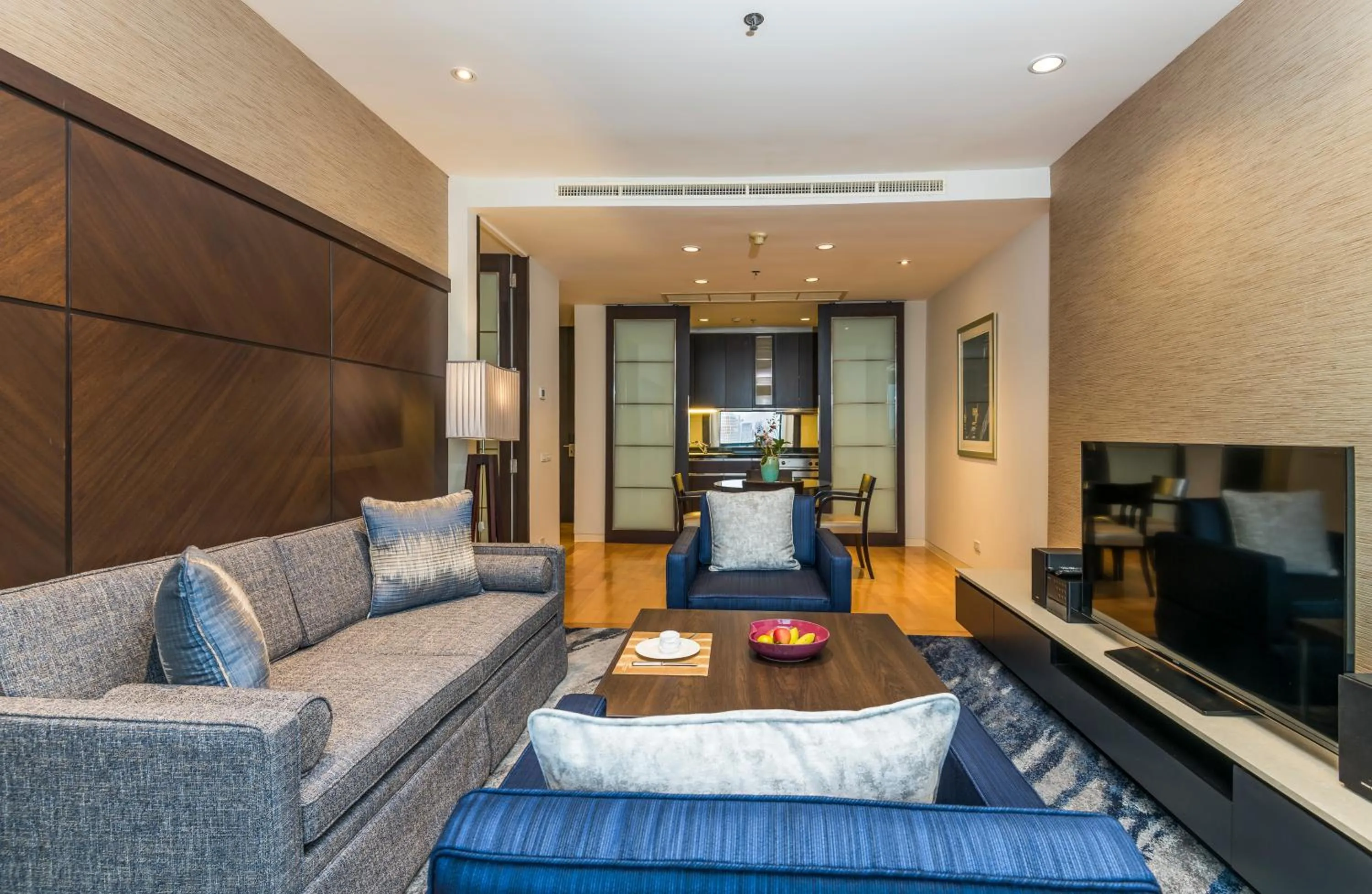 TV and multimedia in Emporium Suites by Chatrium