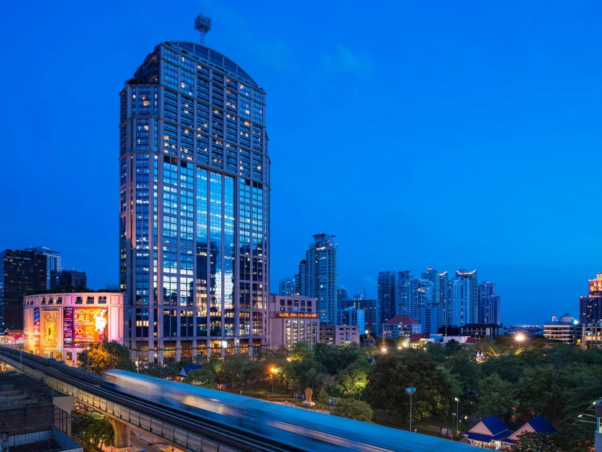 Facade/entrance in Emporium Suites by Chatrium