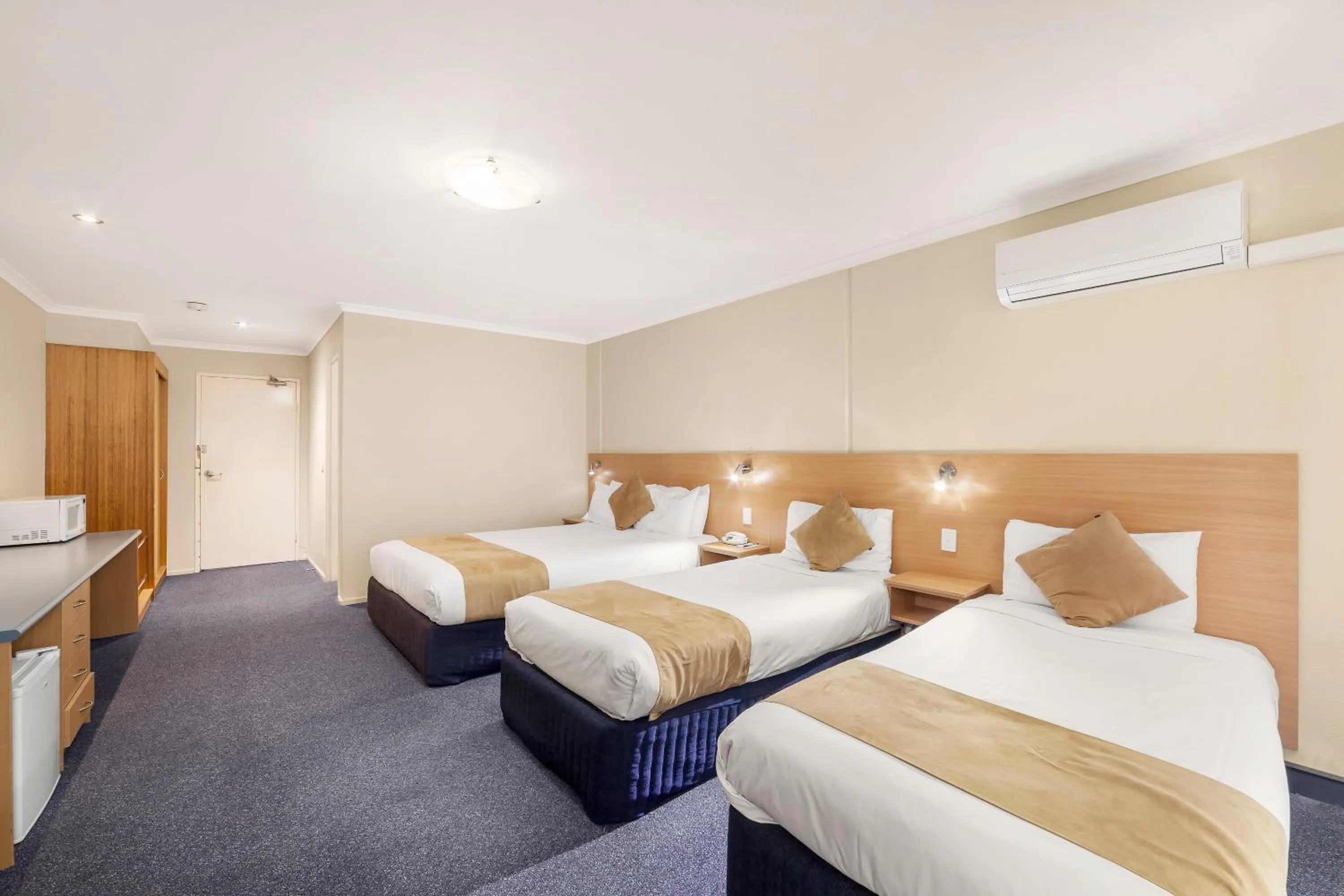 Bedroom, Bed in Ciloms Airport Lodge Melbourne Airport