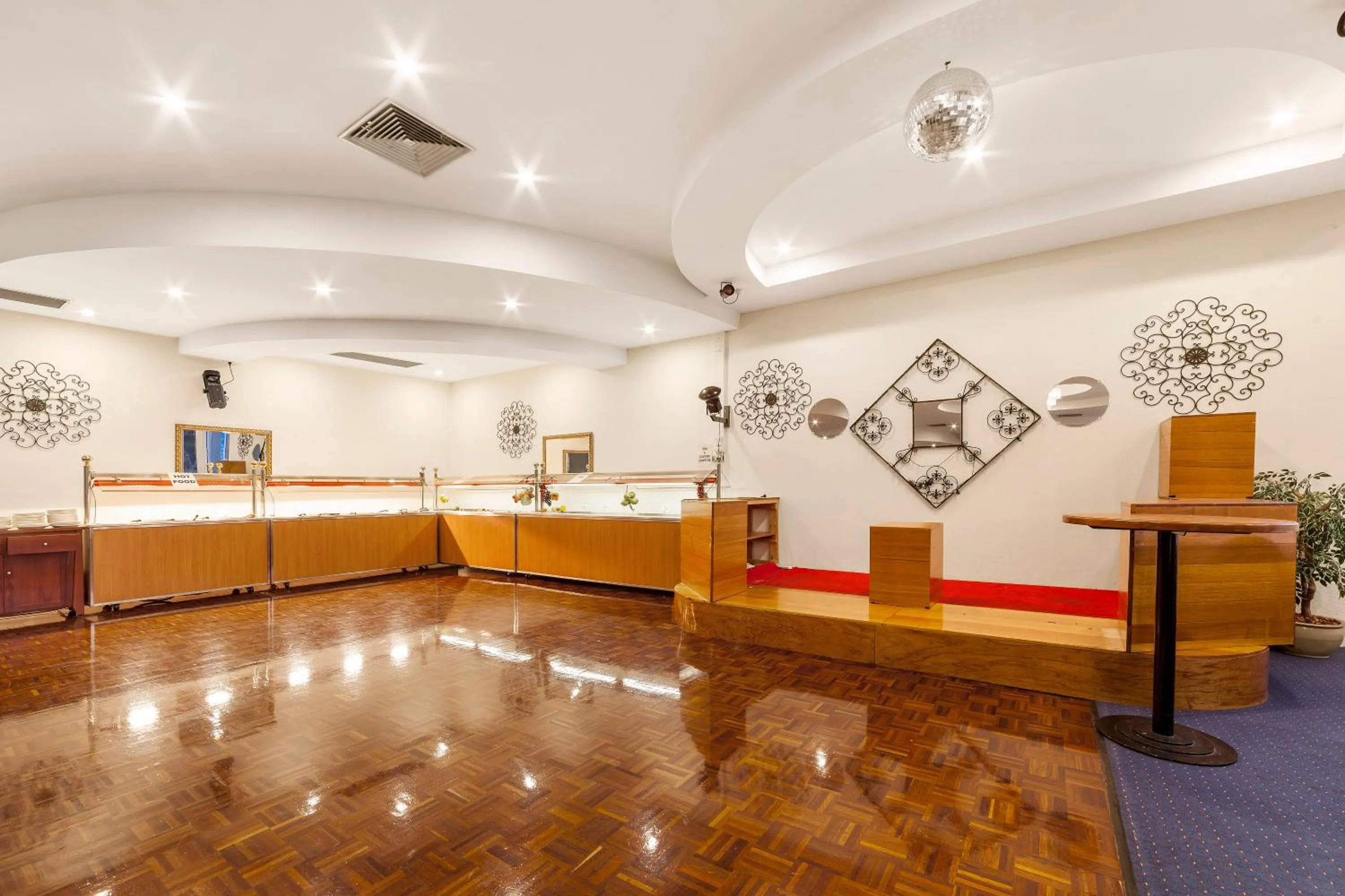 Restaurant/places to eat in Ciloms Airport Lodge Melbourne Airport