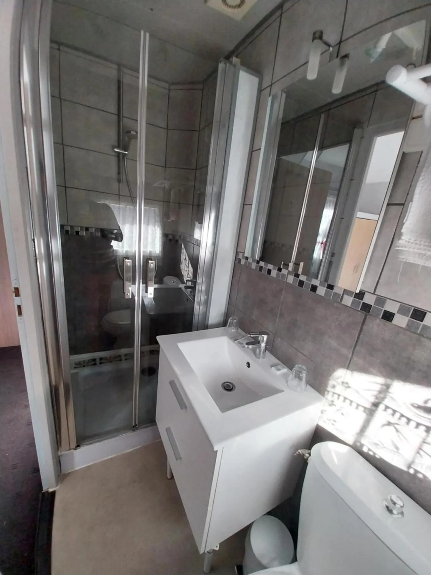 Shower in Hôtel les Deux Cols