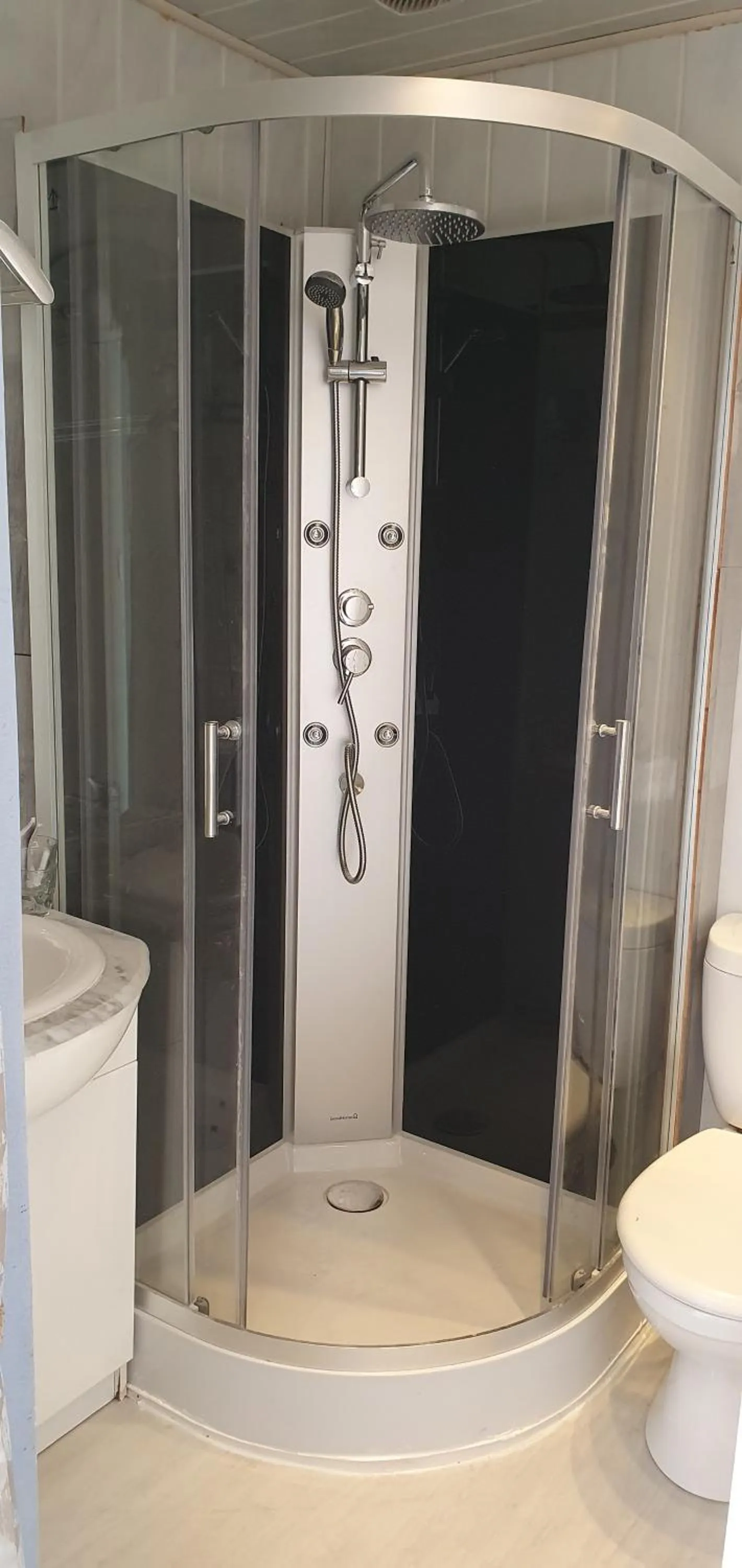Shower in Hôtel les Deux Cols