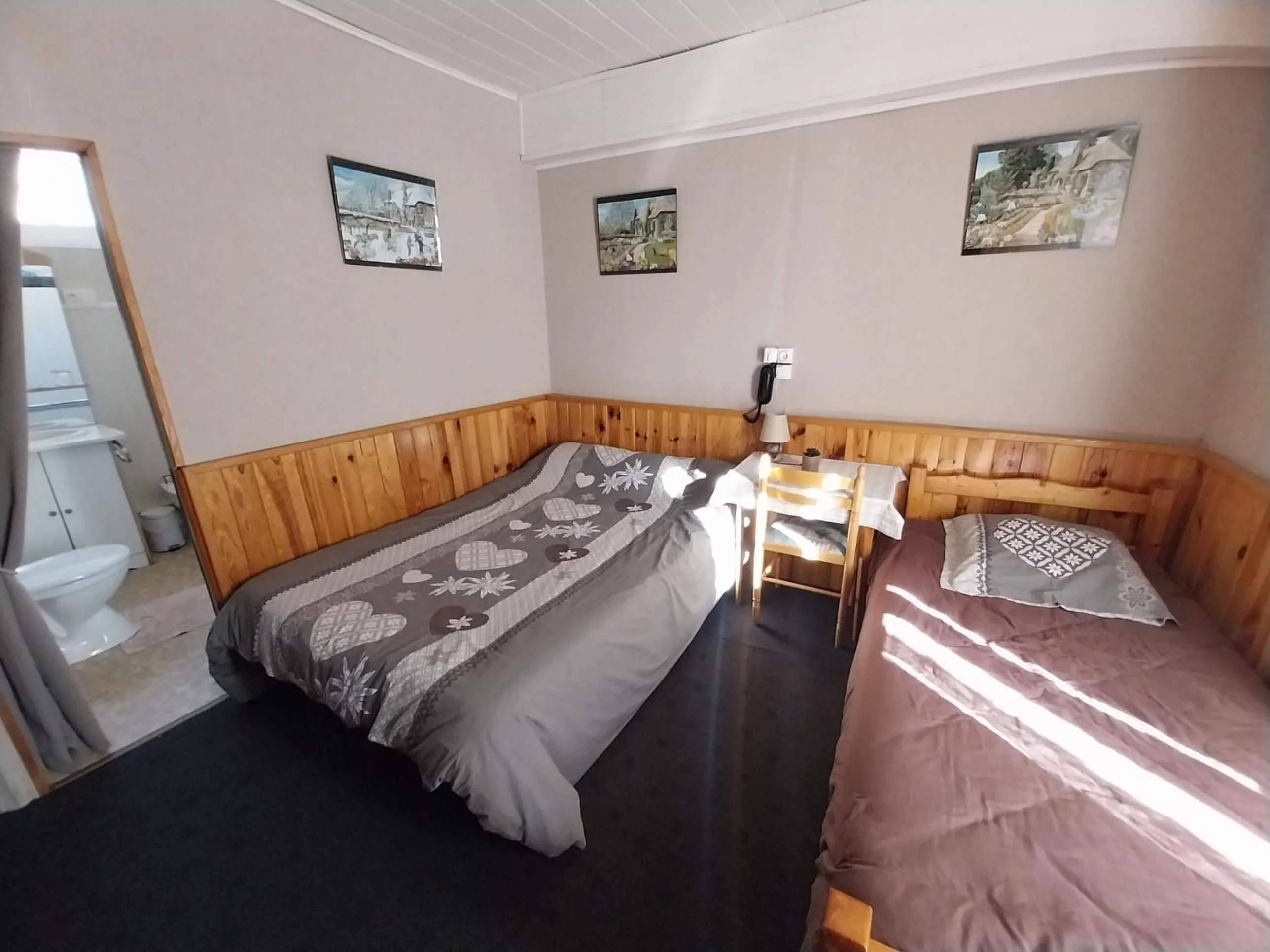 Bed in Hôtel les Deux Cols