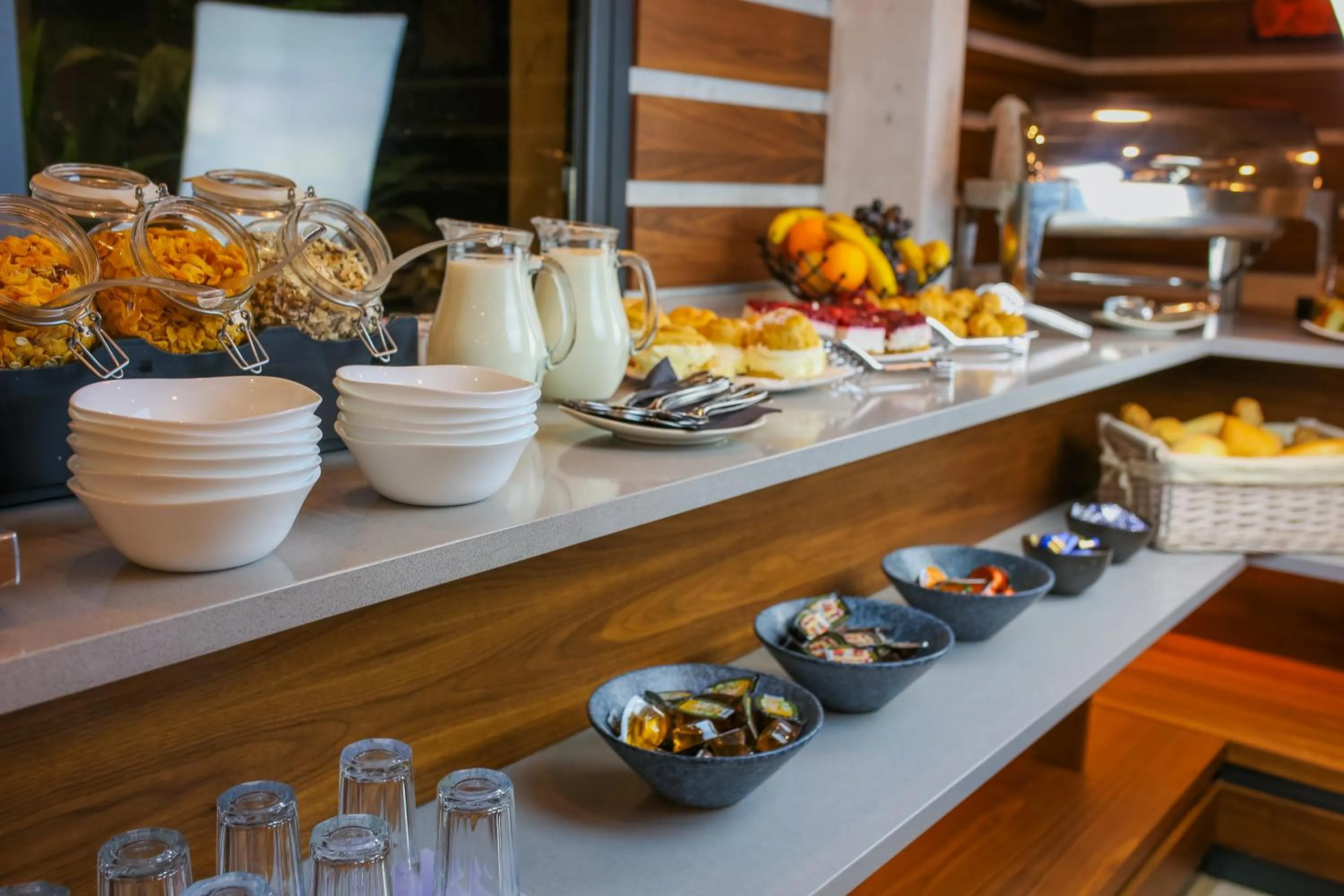 Buffet breakfast in Hotel Garni VIZURA Sport