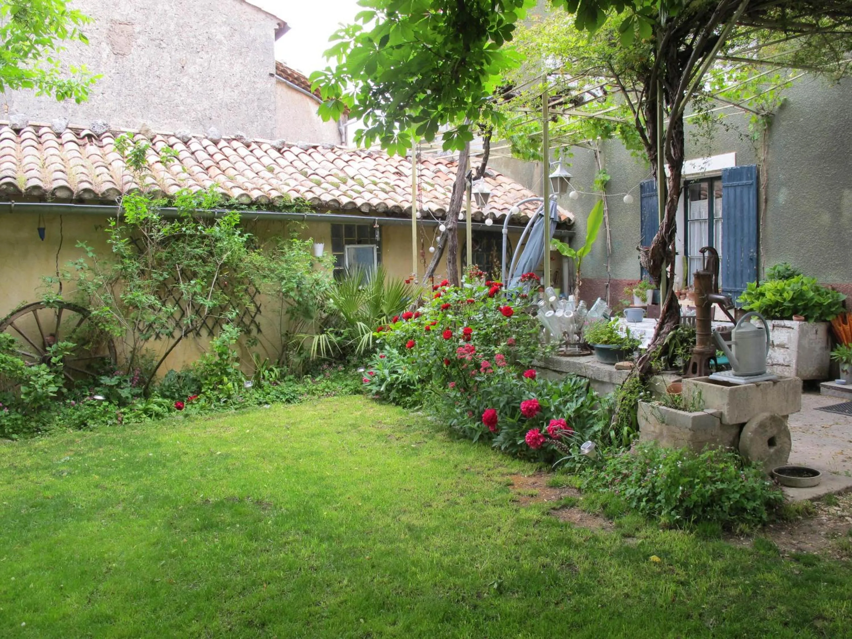 Property building in Lou Cardalines