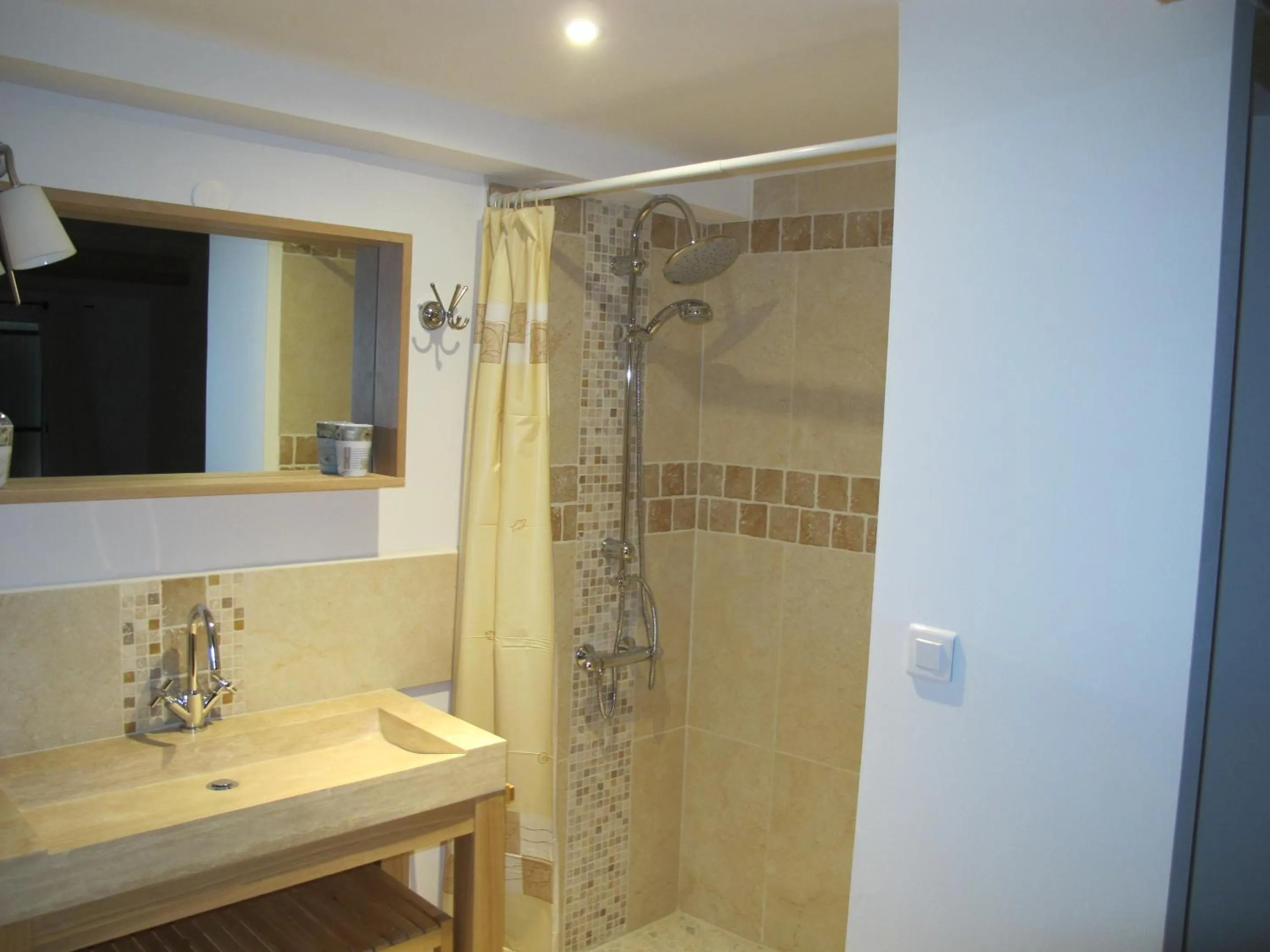 Bathroom in Lou Cardalines