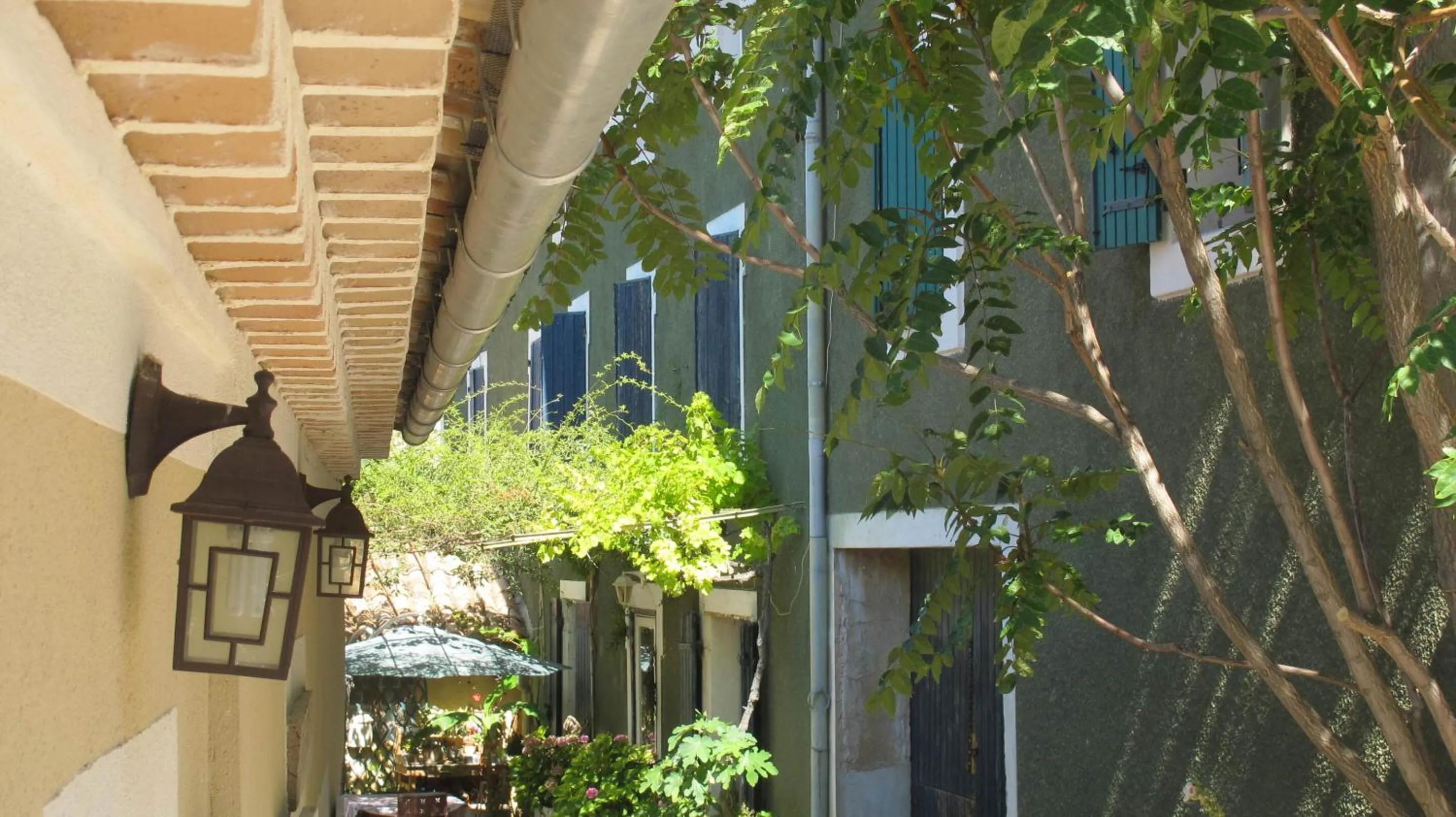 Property building in Lou Cardalines