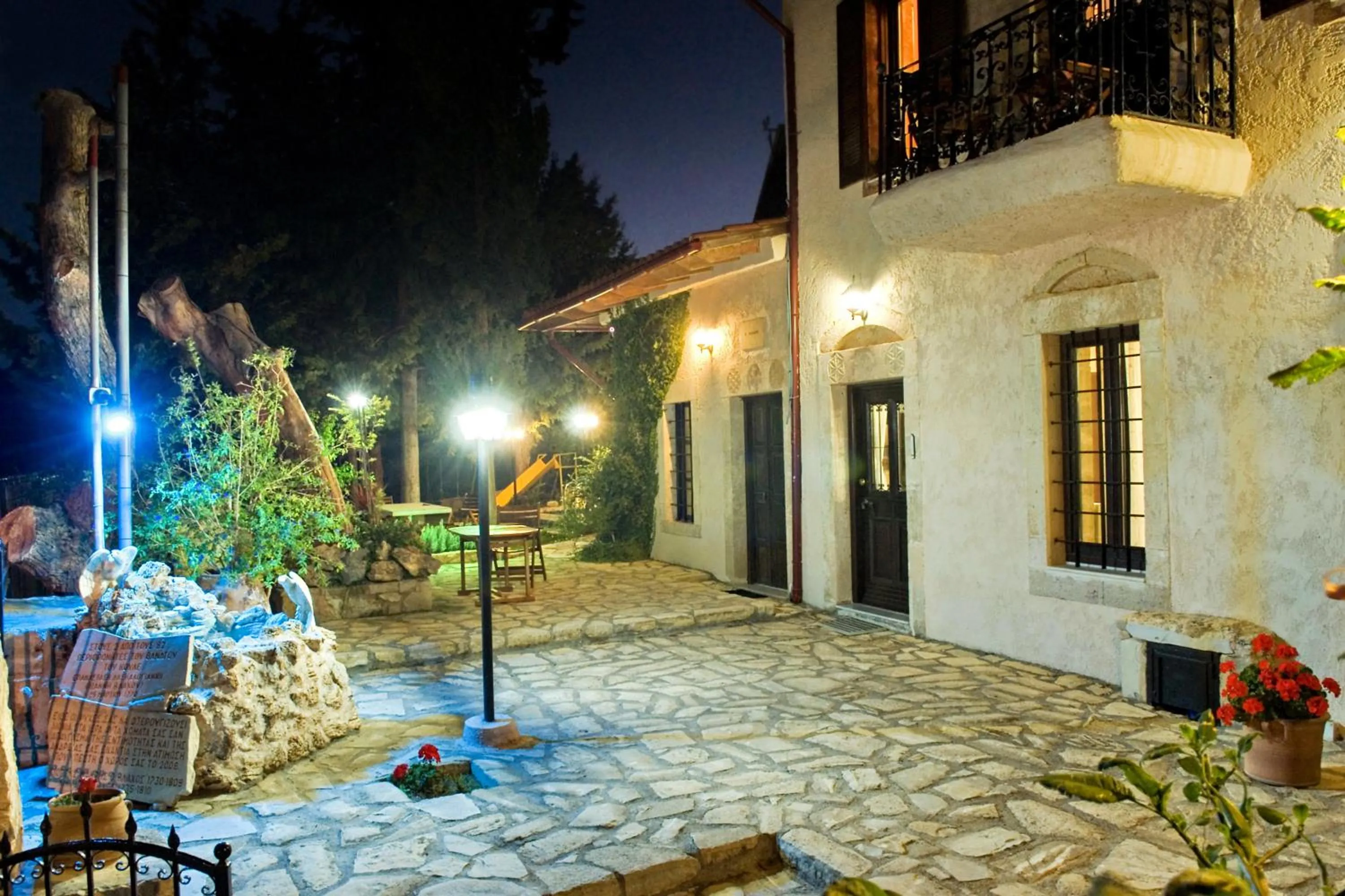 Facade/entrance in Villa Daskalogianni