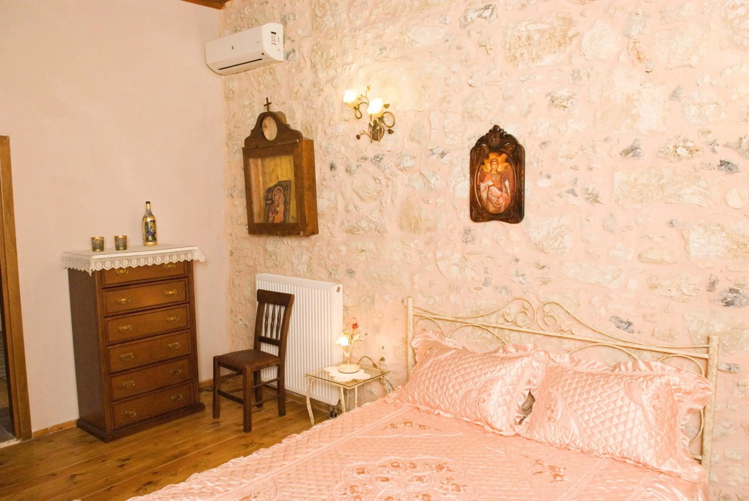 Bedroom, Bed in Villa Daskalogianni