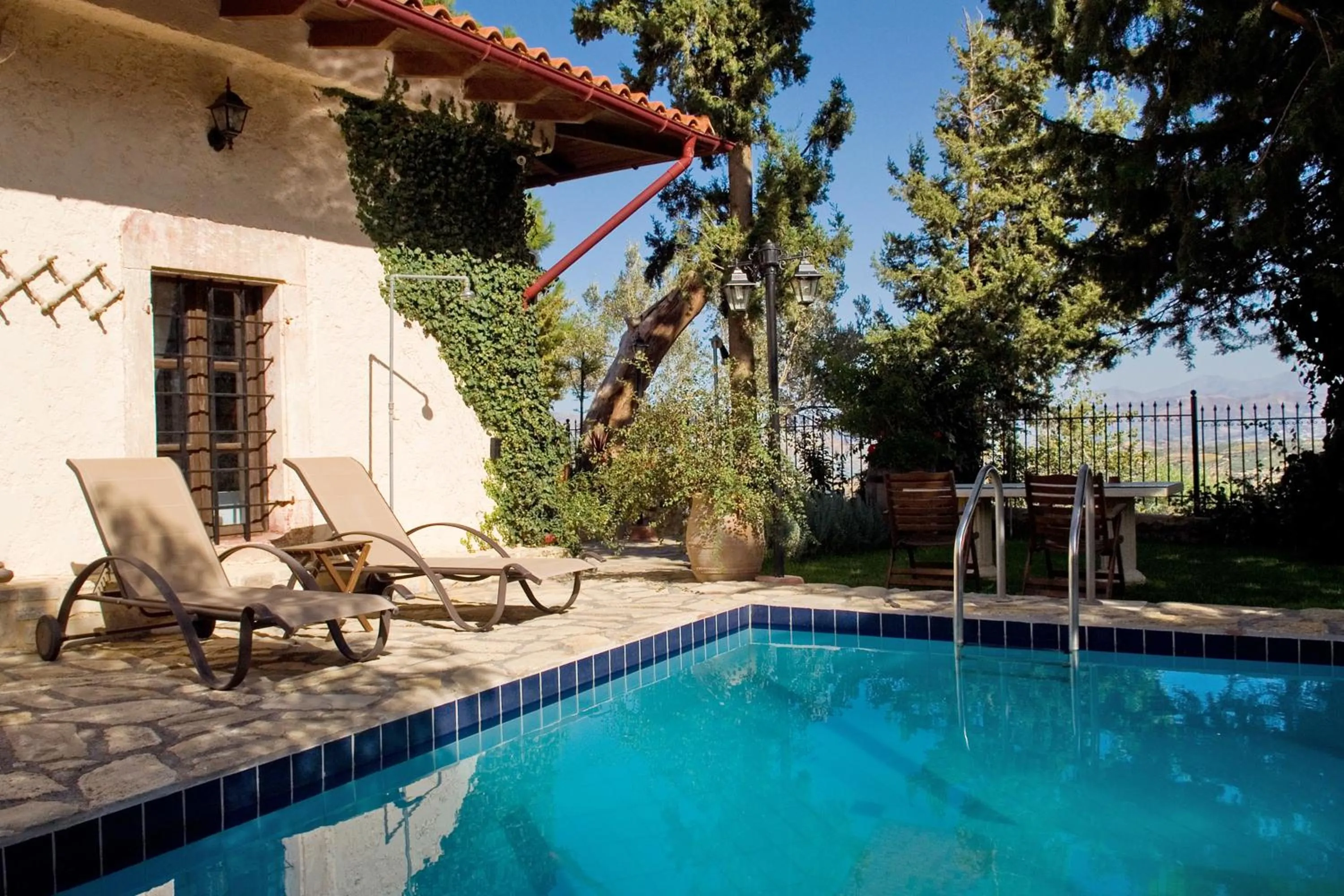 Garden in Villa Daskalogianni