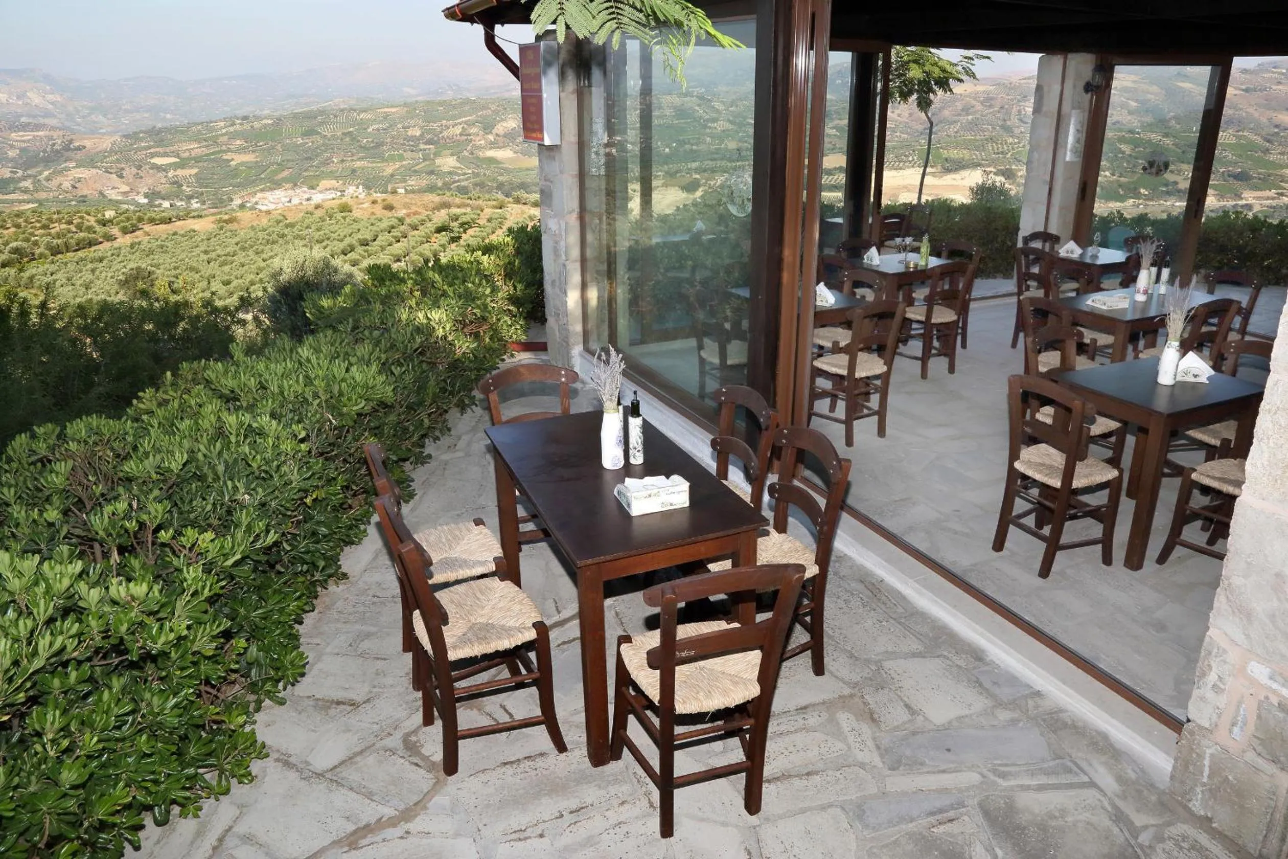 Restaurant/places to eat in Villa Daskalogianni