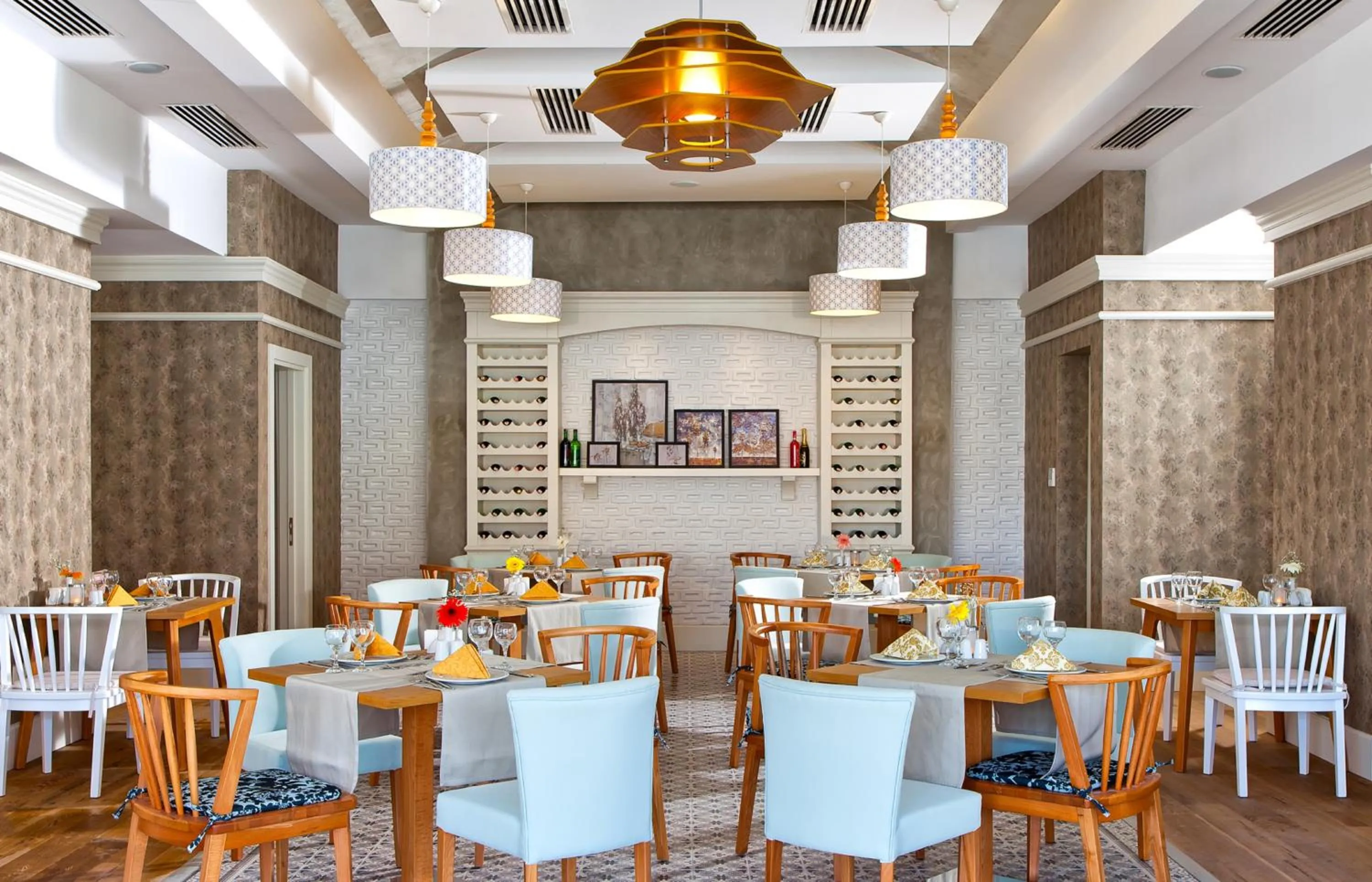 Restaurant/places to eat in Grand Park Lara Hotel