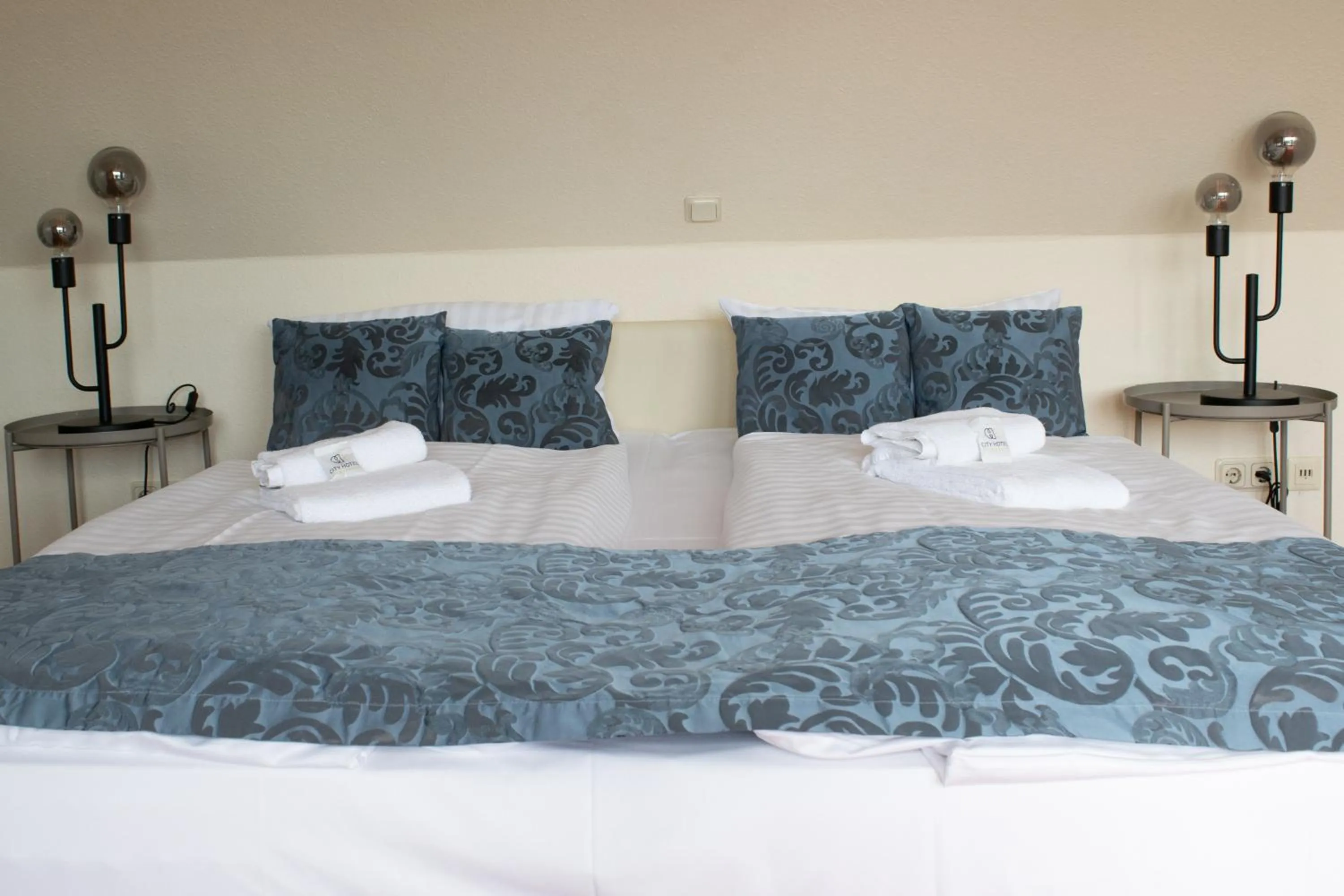 Bed in Ferienwohnung Geestemuende