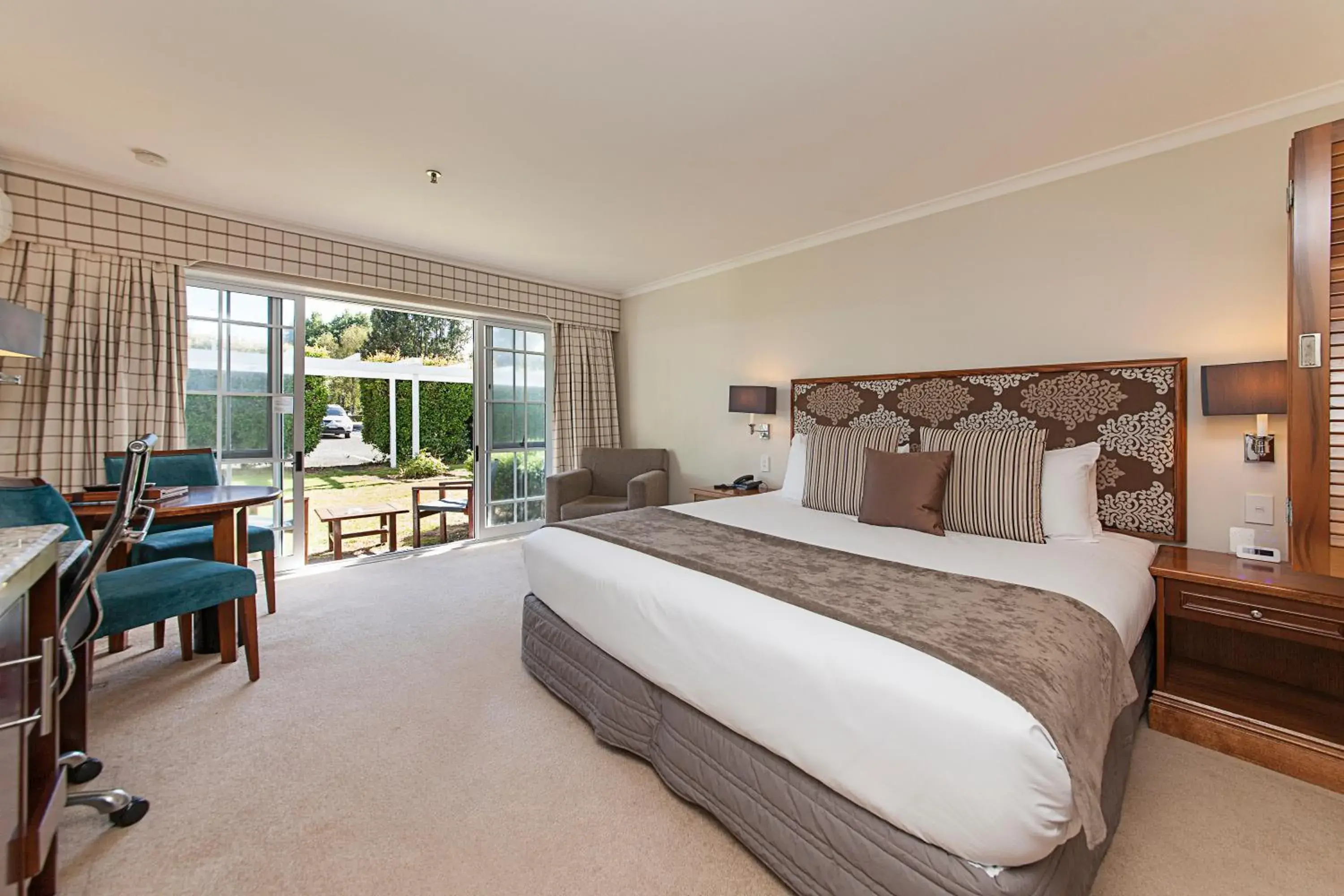 King Room with Garden View in VR Rotorua Lake Resort King Room with Garden View in VR Rotorua Lake Resort