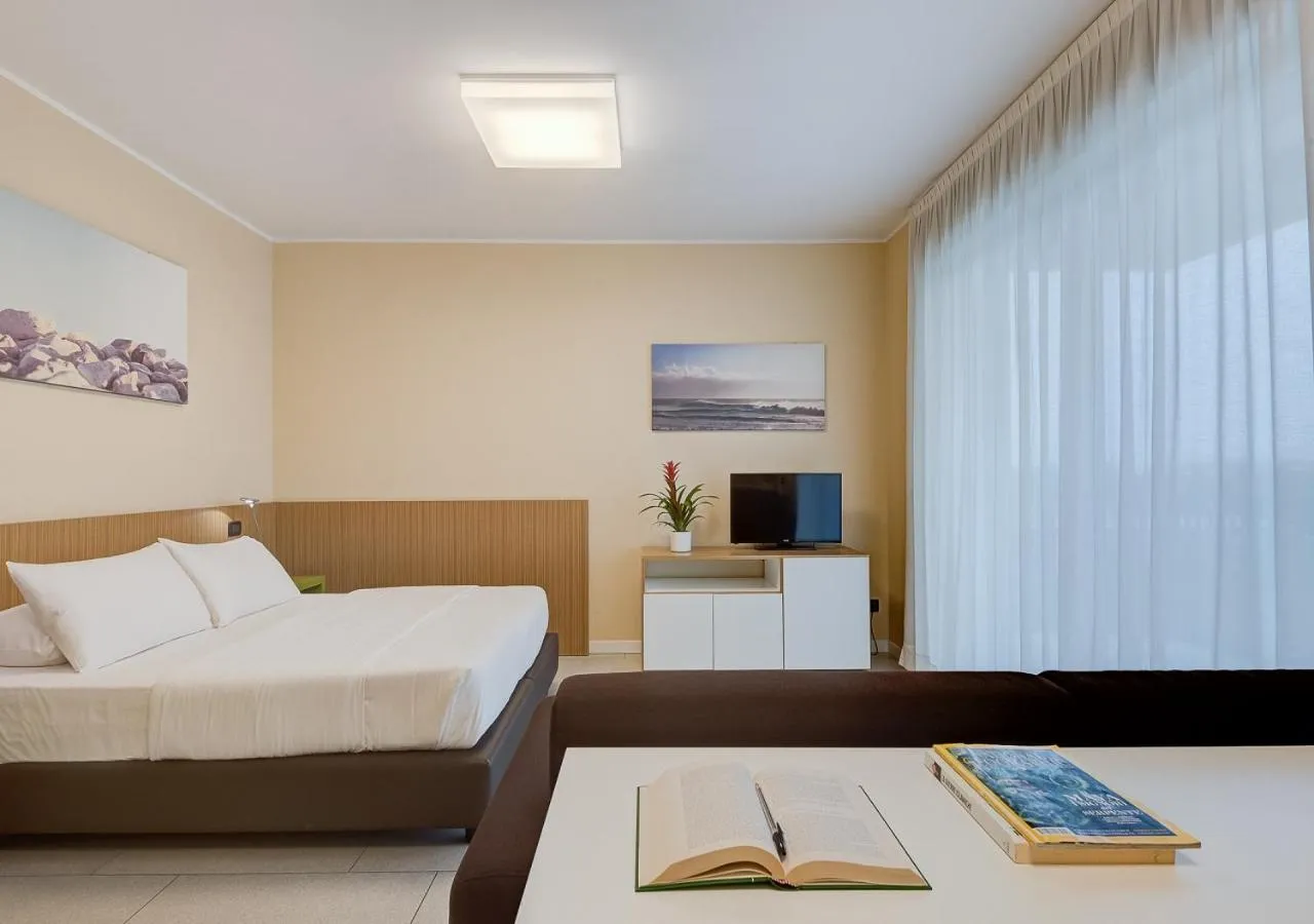 Communal lounge/ TV room, Bed in Camplus Turro Casa per Ferie