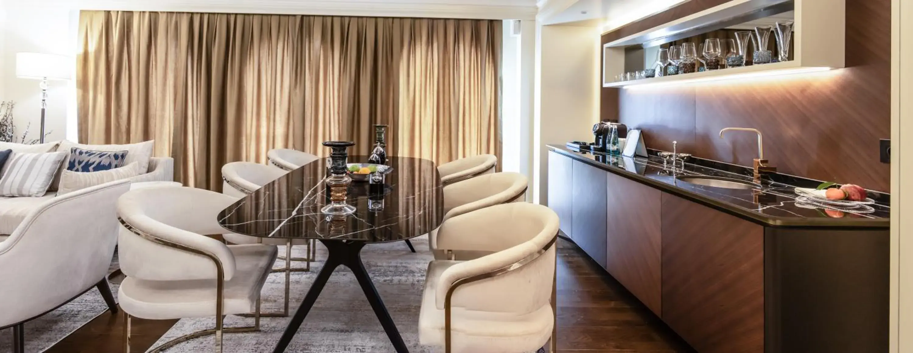 Royal Suite in Xheko Imperial Luxury Hotel & SPA Royal Suite in Xheko Imperial Luxury Hotel & SPA