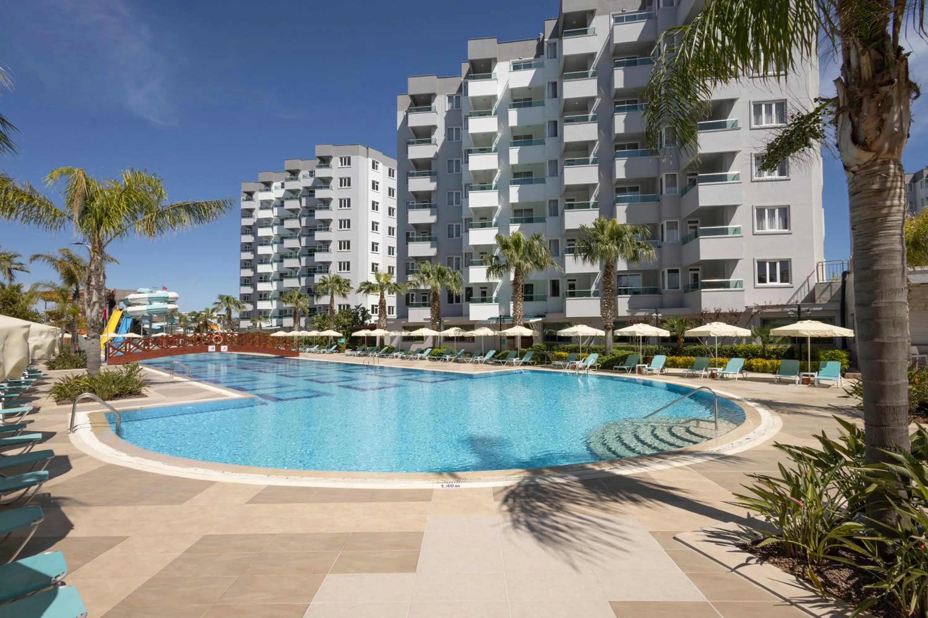 Swimming pool in Wyndham Garden Lara