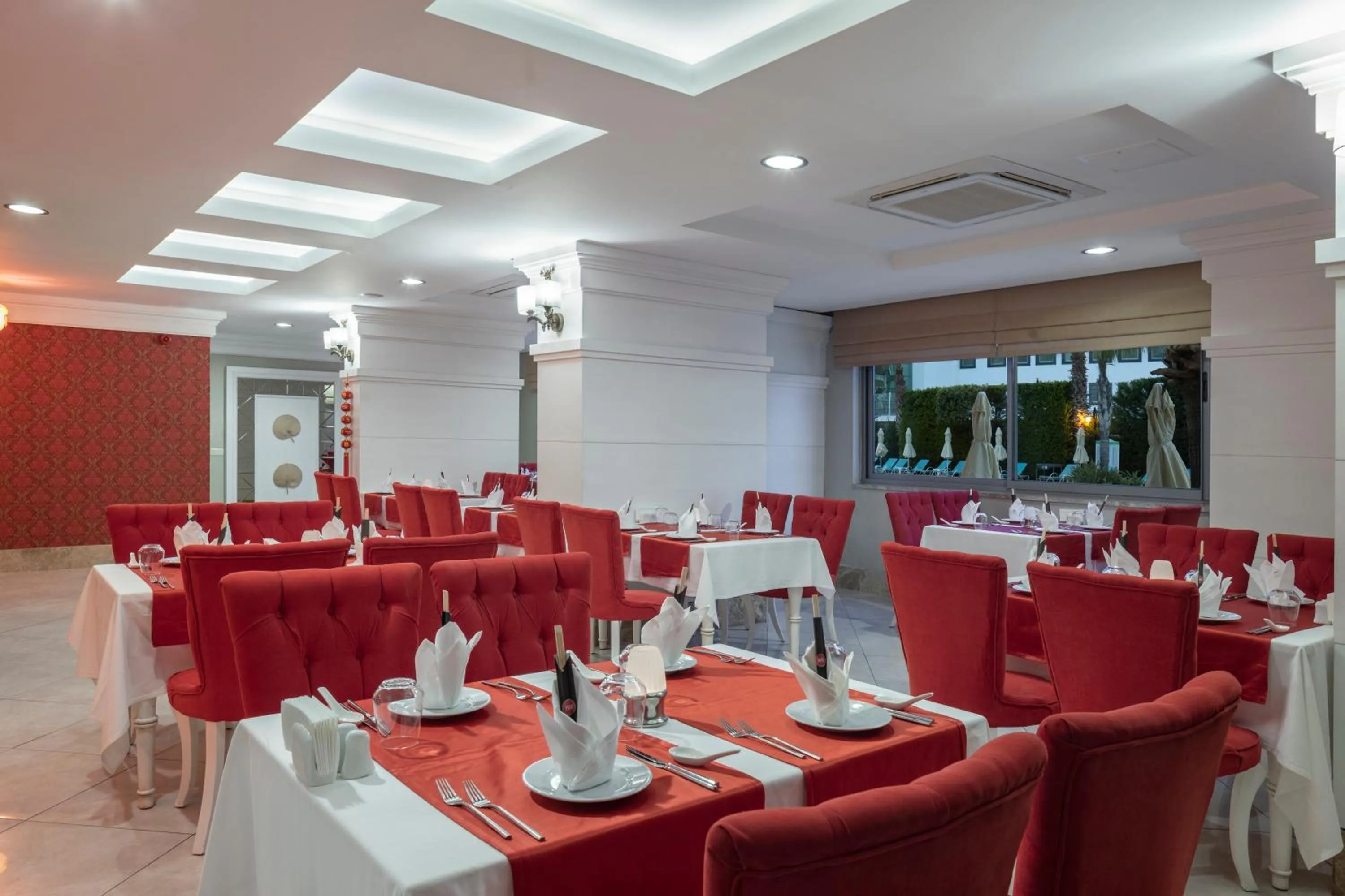 Restaurant/places to eat in Wyndham Garden Lara