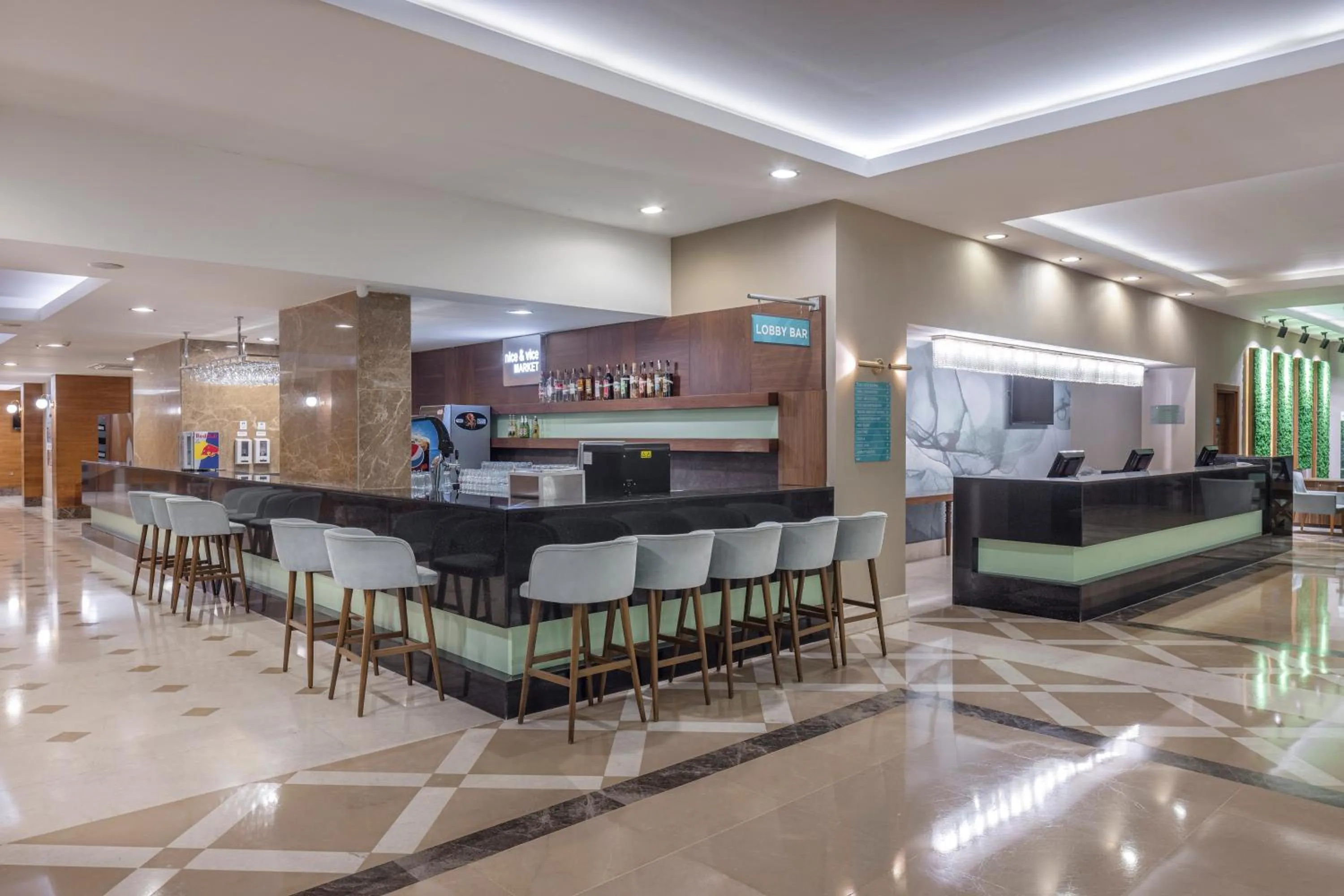 Lounge or bar in Wyndham Garden Lara