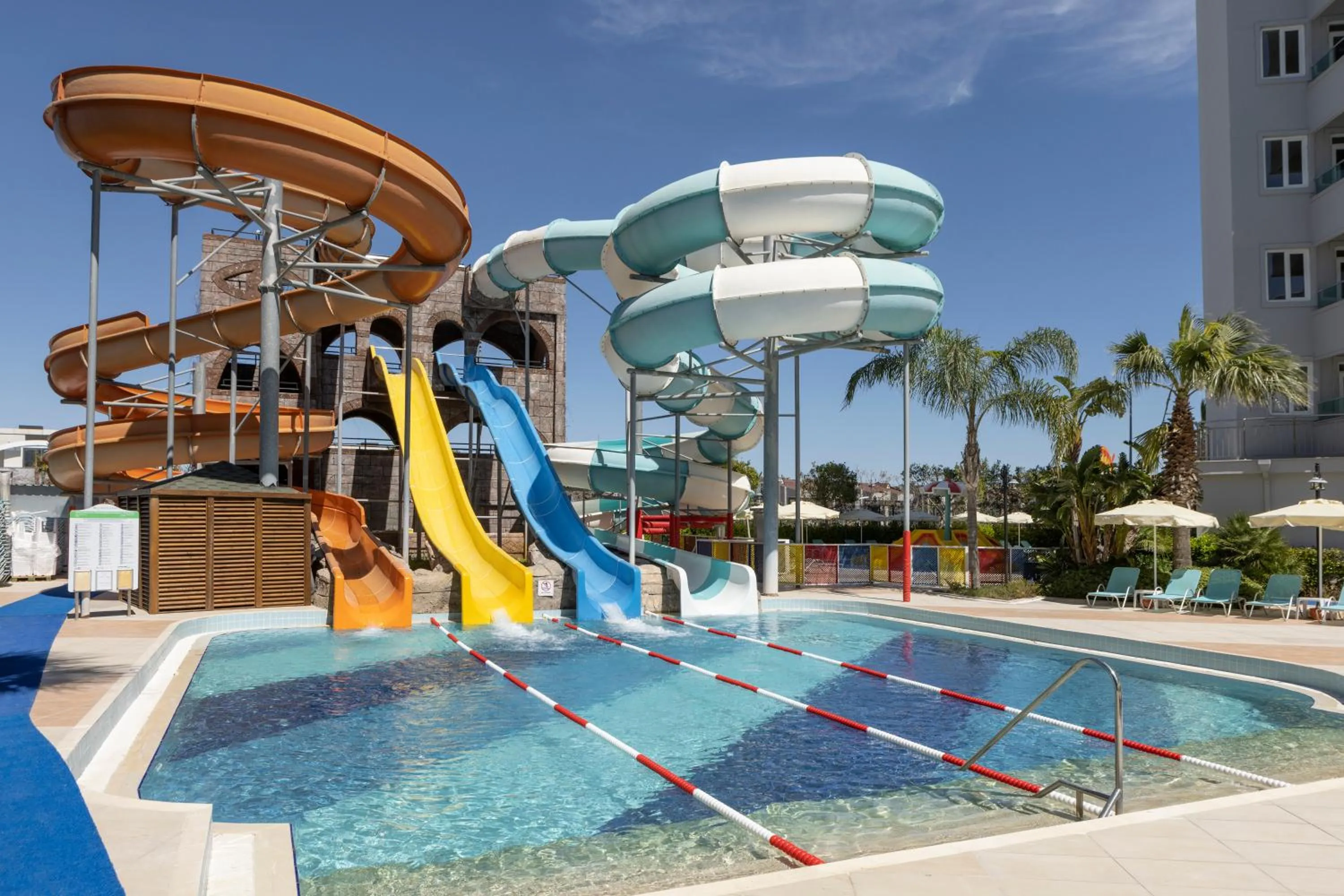 Swimming pool in Wyndham Garden Lara