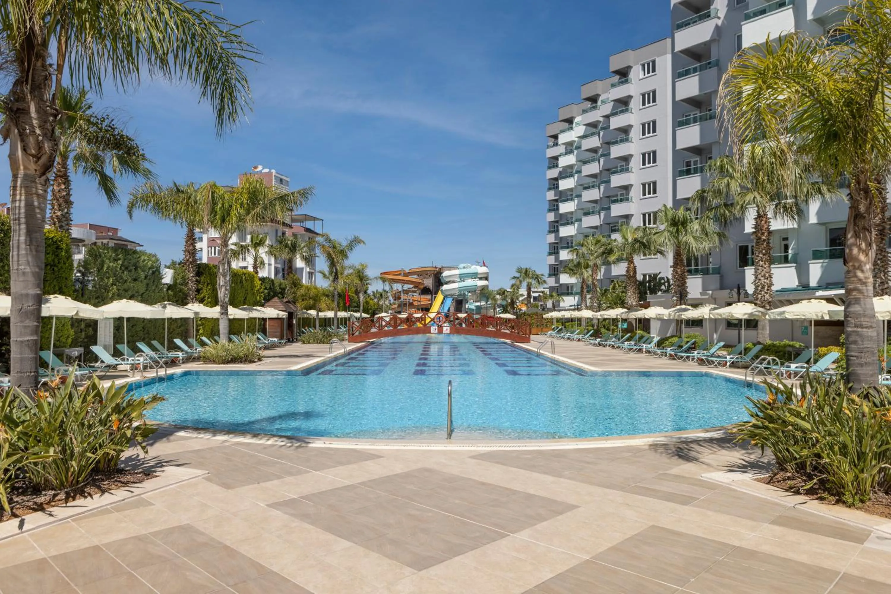 Swimming pool in Wyndham Garden Lara