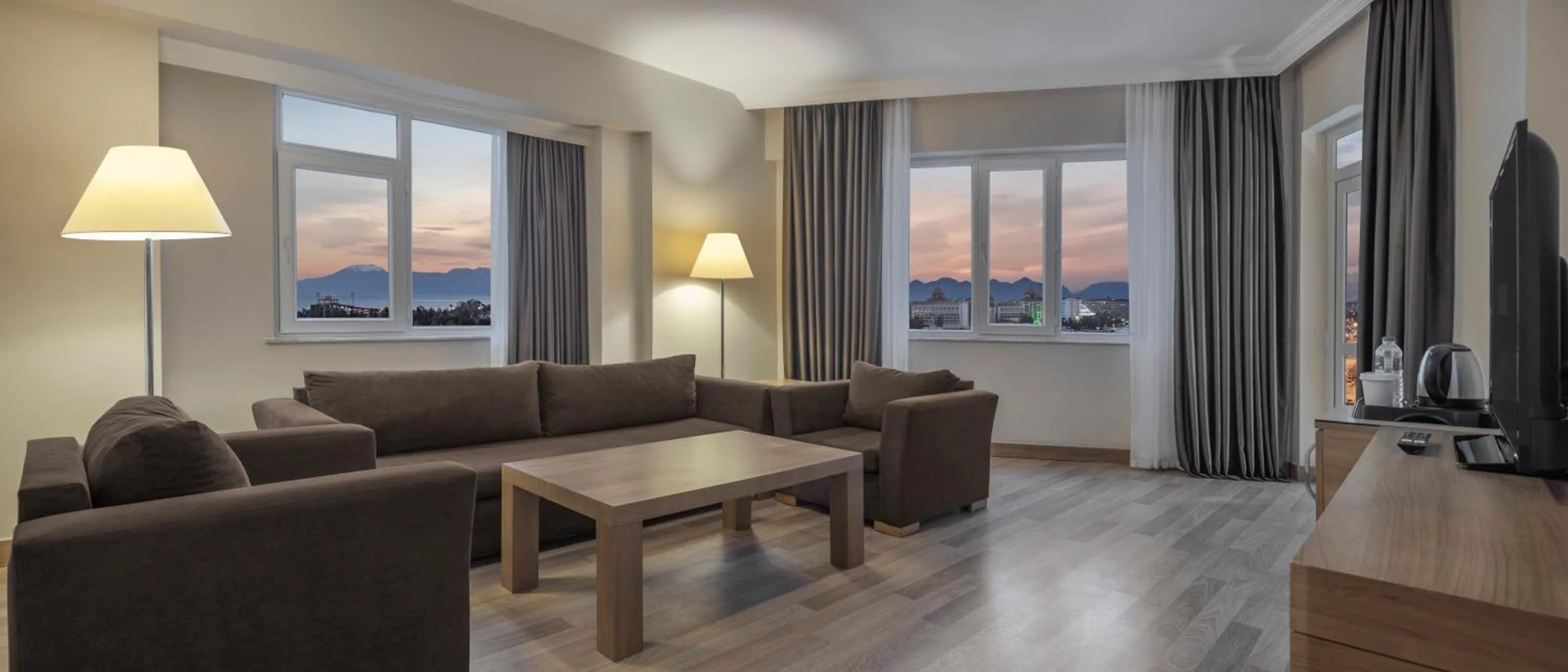 Seating area in Wyndham Garden Lara