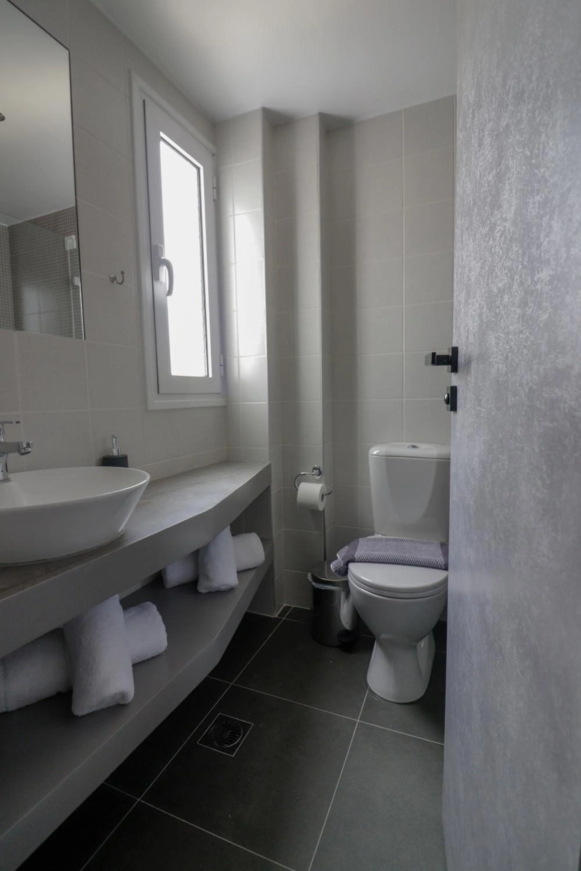 Bathroom in Athens Hawks