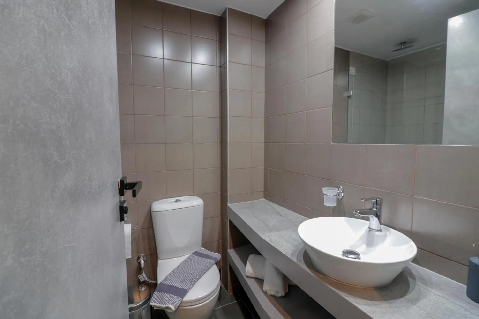 Bathroom in Athens Hawks