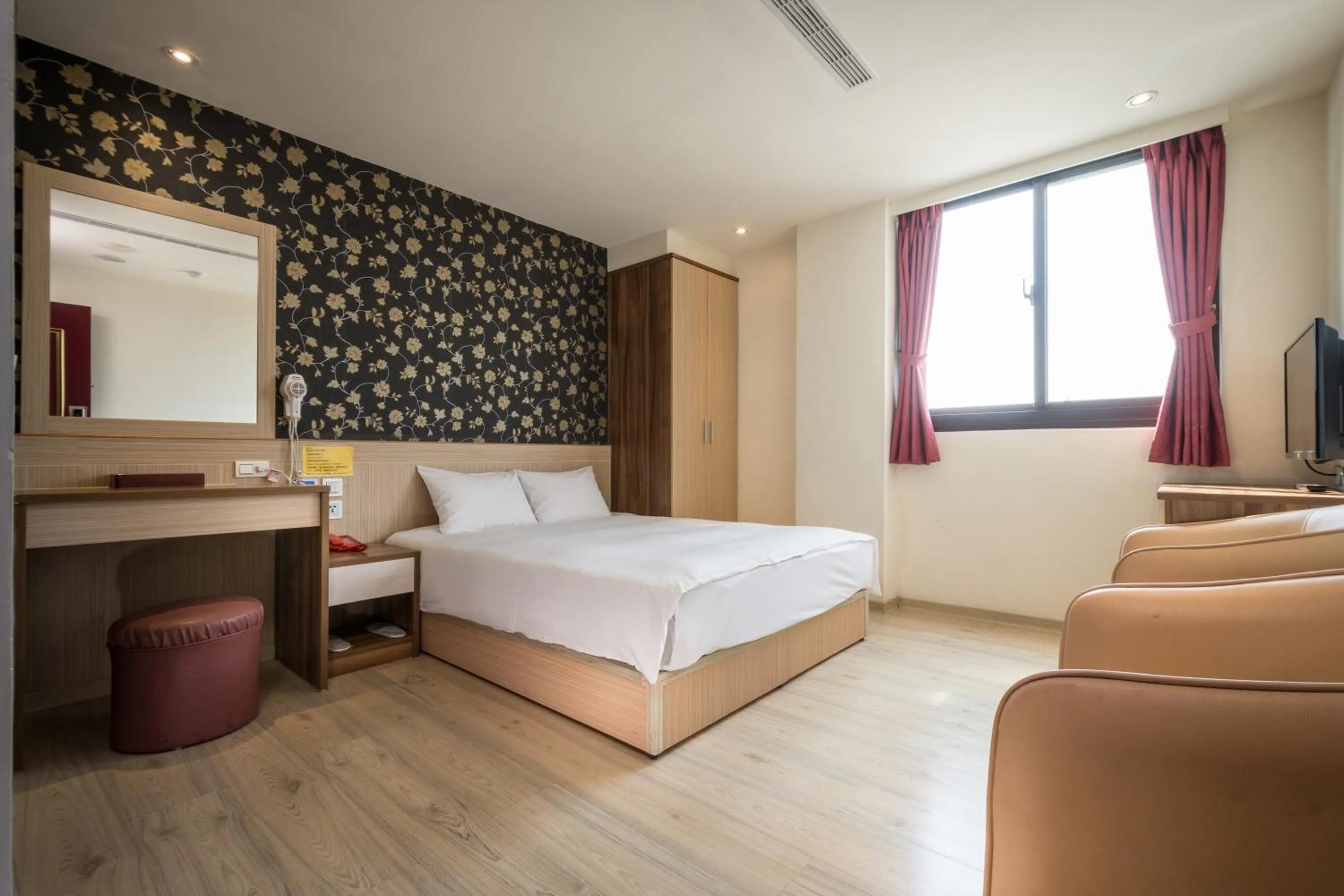 Photo of the whole room, Bed in Yadi Hotel