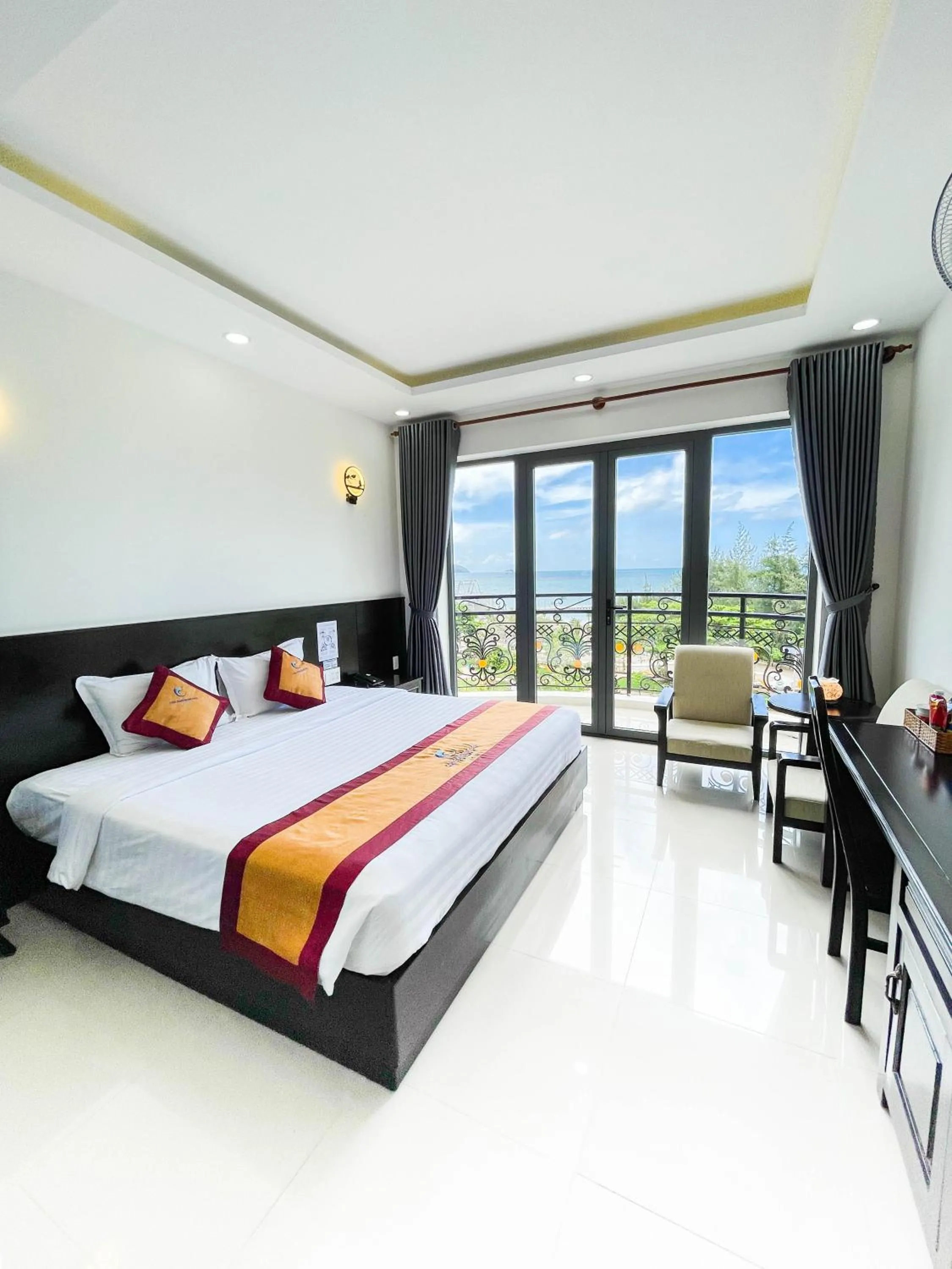 Photo of the whole room, Bed in Con Son Blue Sea Hotel