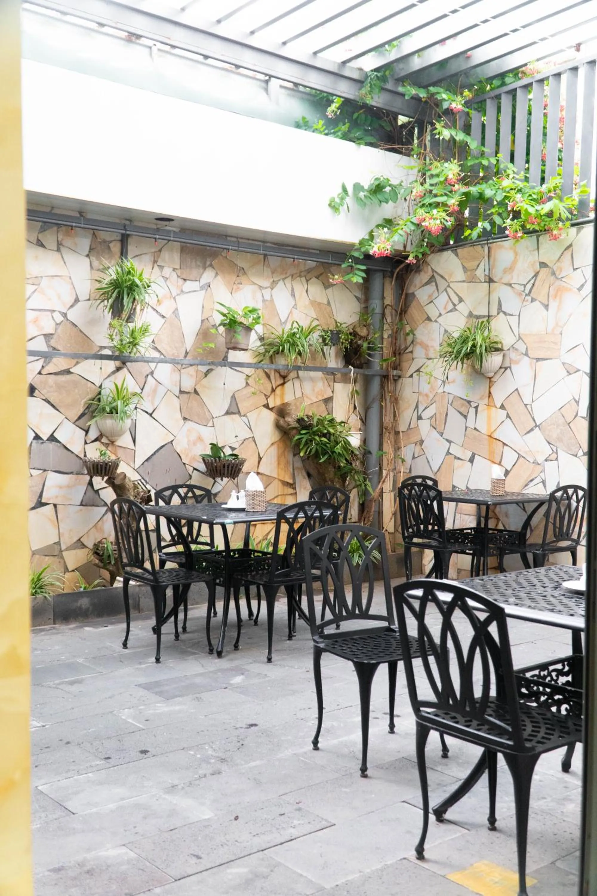 Restaurant/places to eat in Con Son Blue Sea Hotel