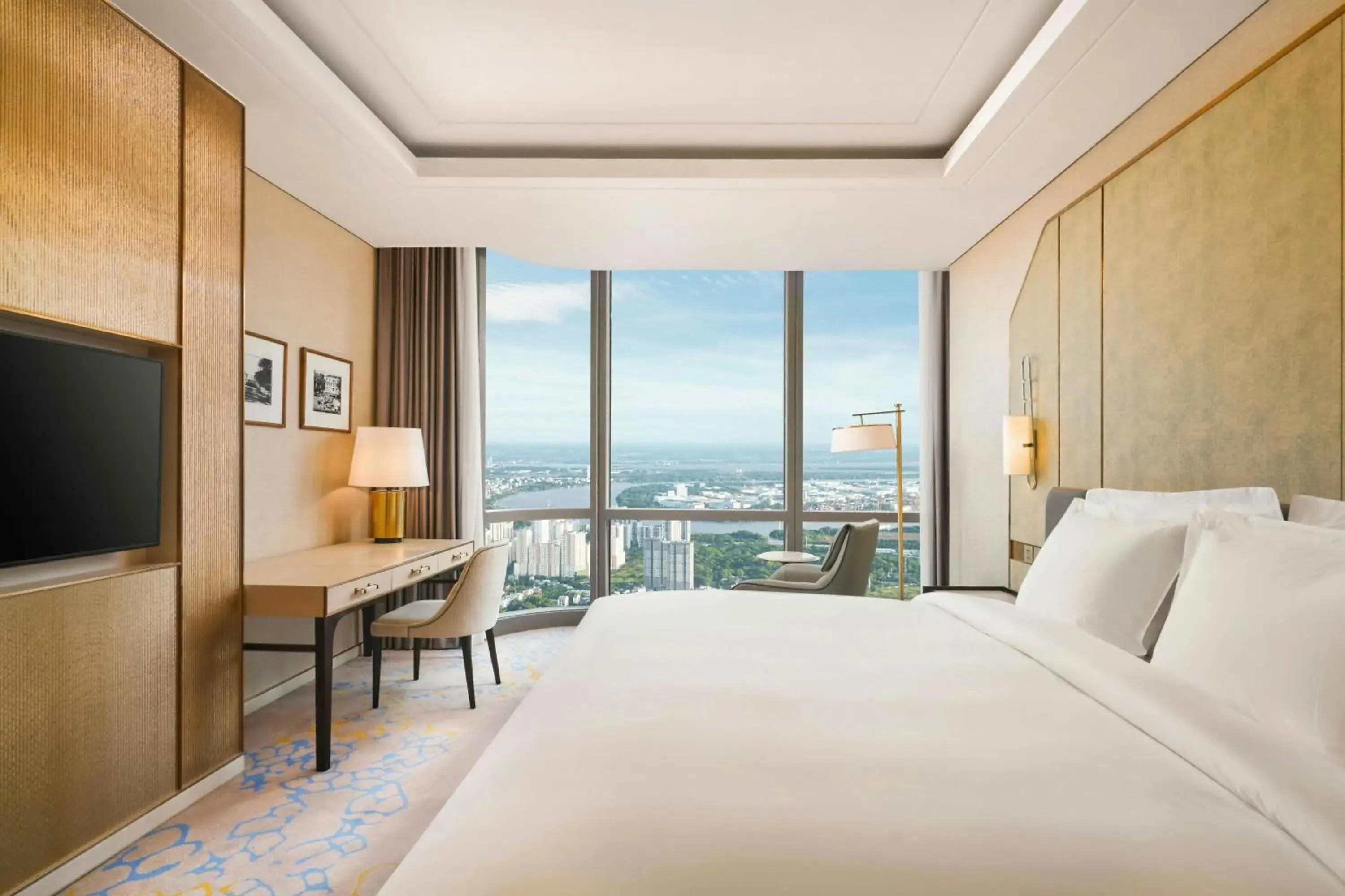Premier King Room with Sky View in Vinpearl Landmark 81, Autograph Collection Premier King Room with Sky View in Vinpearl Landmark 81, Autograph Collection