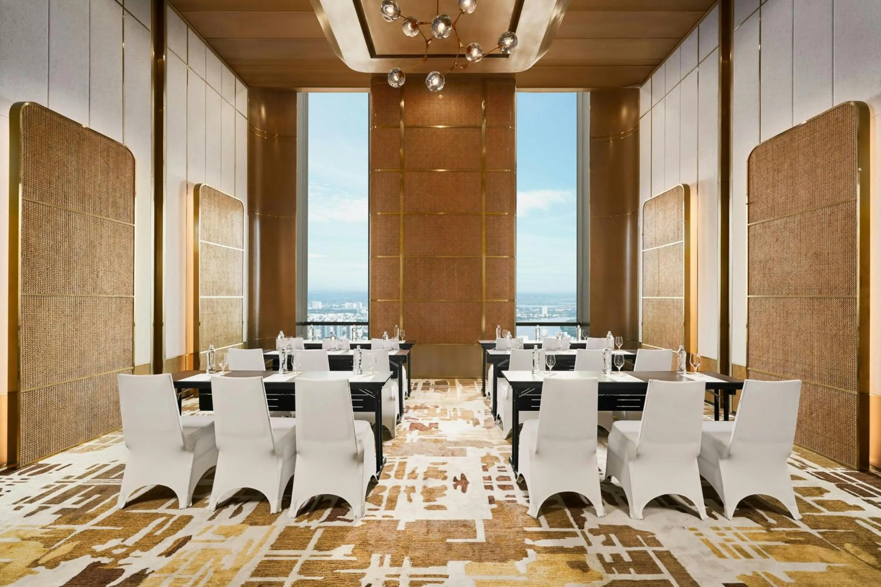 Meeting/conference room in Vinpearl Landmark 81, Autograph Collection