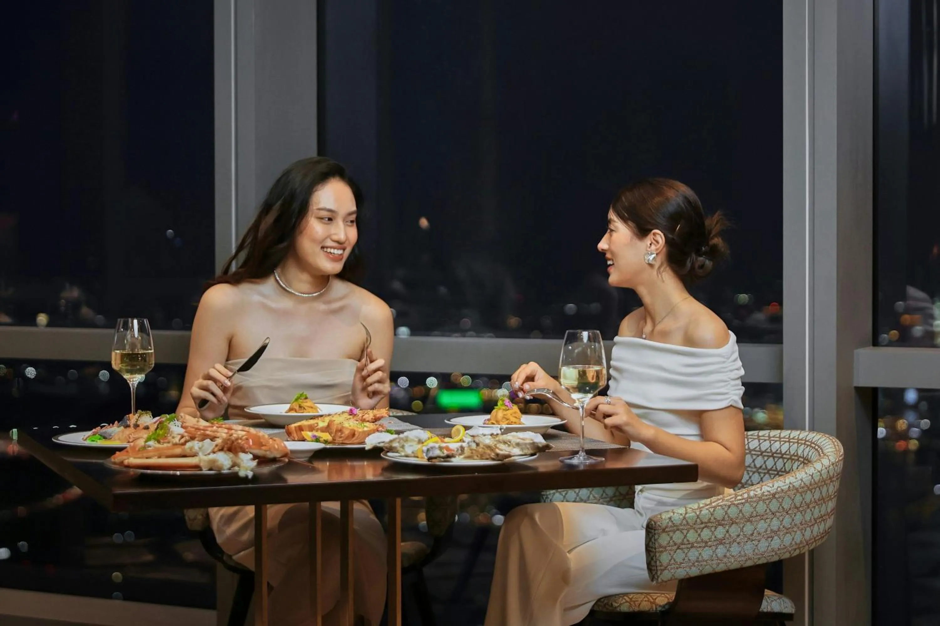 Restaurant/places to eat in Vinpearl Landmark 81, Autograph Collection