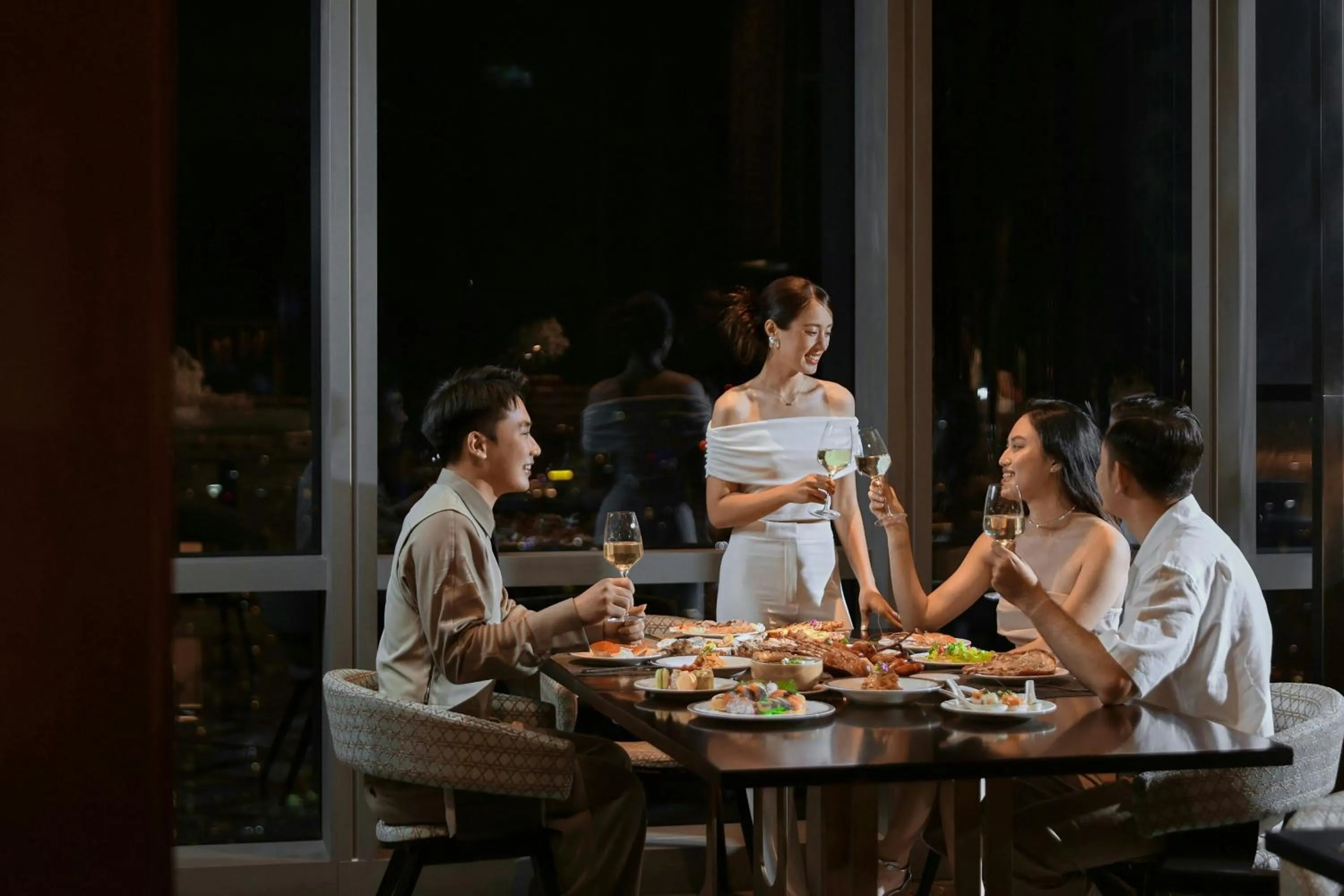 Restaurant/places to eat in Vinpearl Landmark 81, Autograph Collection