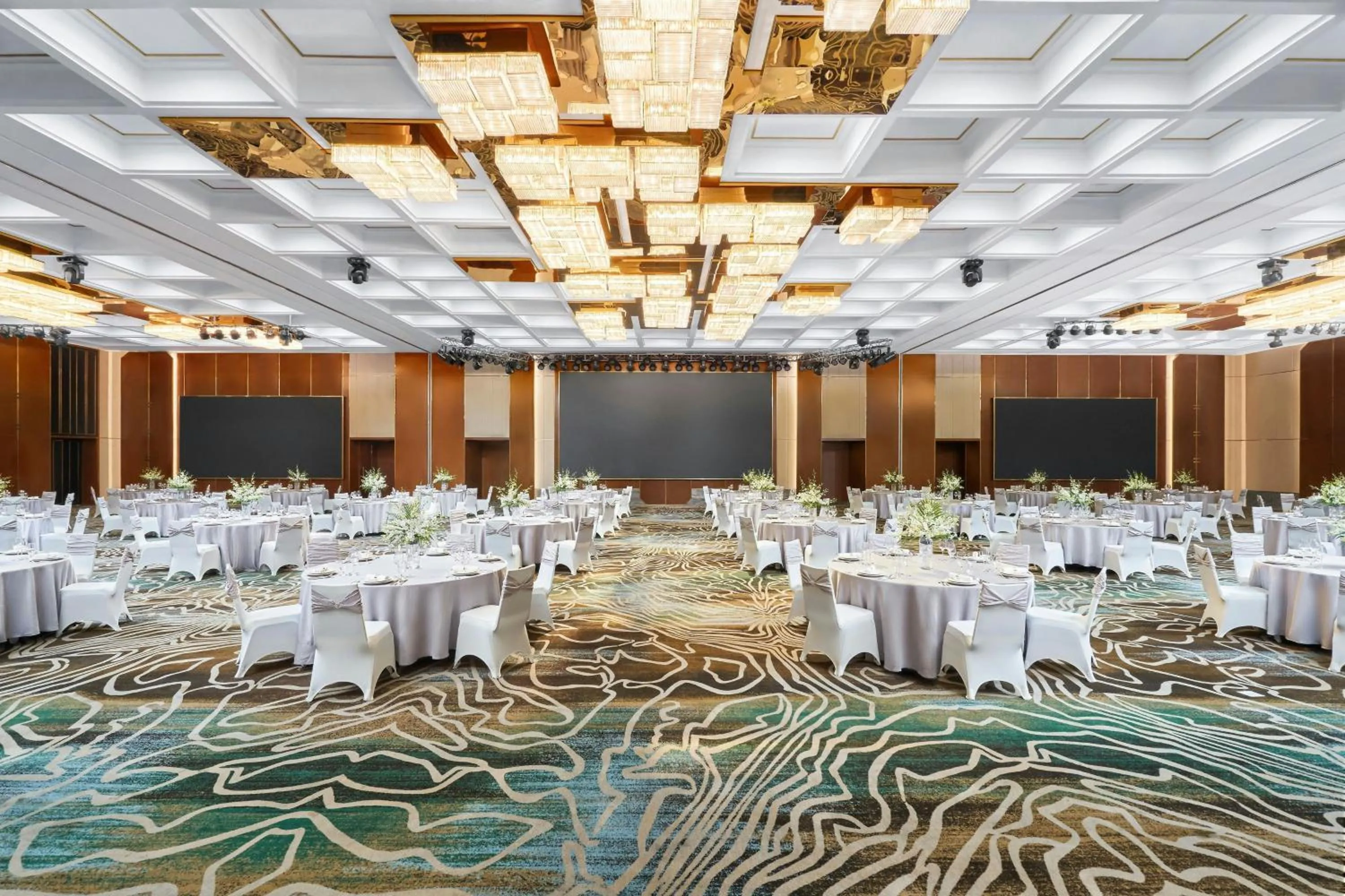 Meeting/conference room in Vinpearl Landmark 81, Autograph Collection